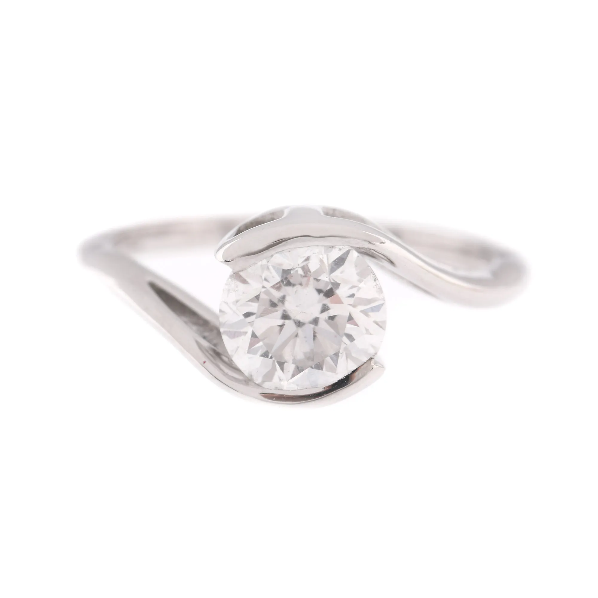 White gold ring, decorated with an imposing diamond