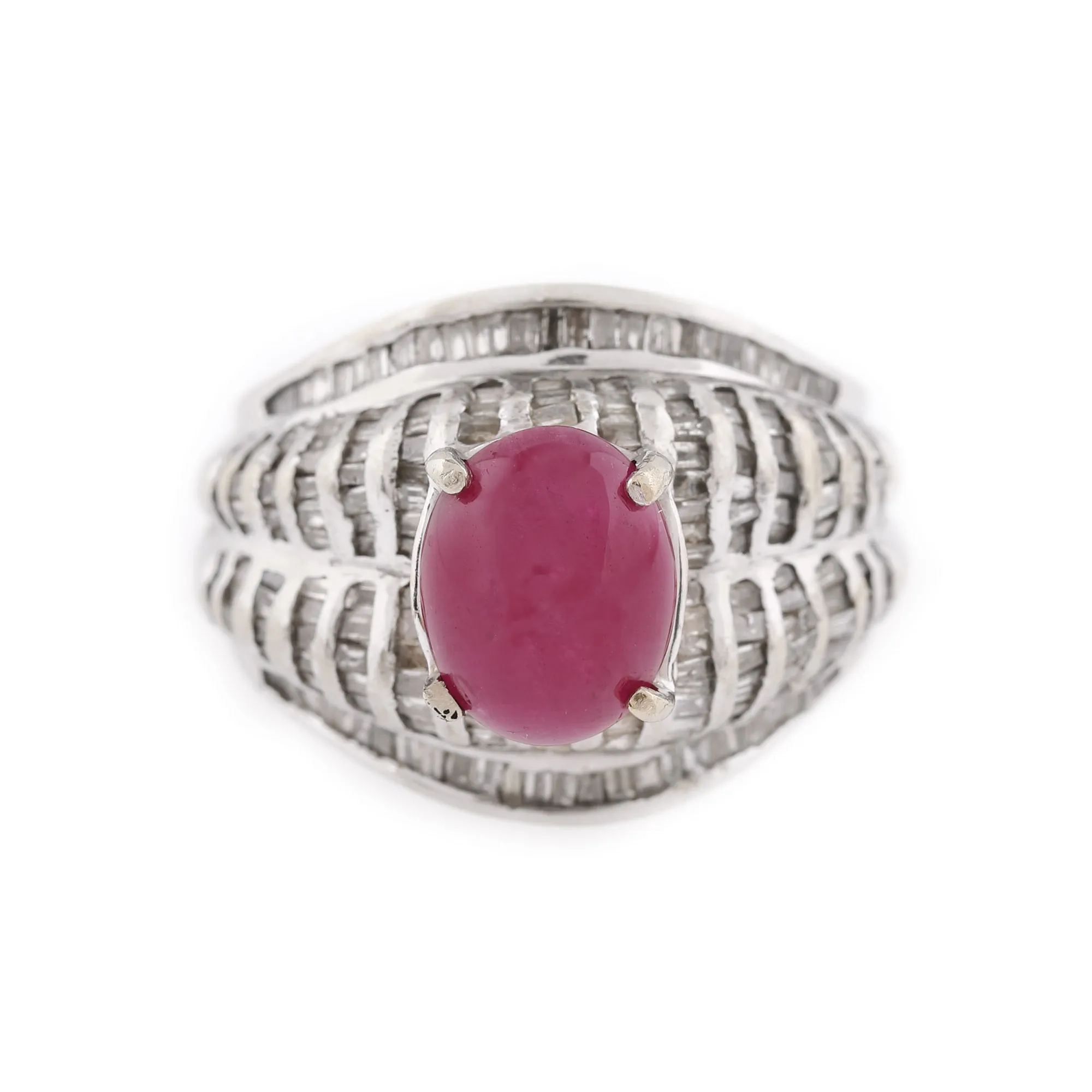 White gold ring, decorated with cabochon ruby and diamonds