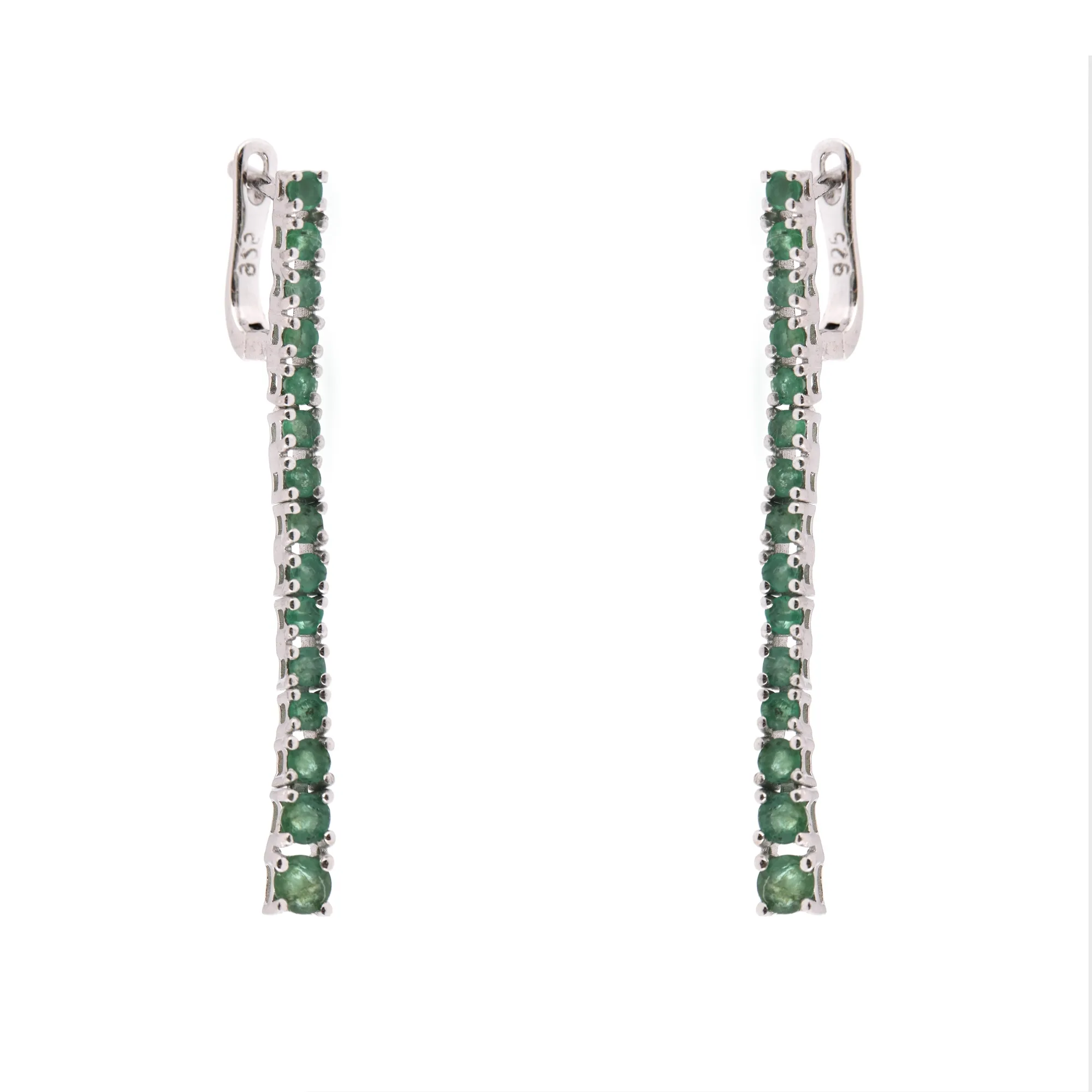 Pair of silver earrings decorated with emeralds