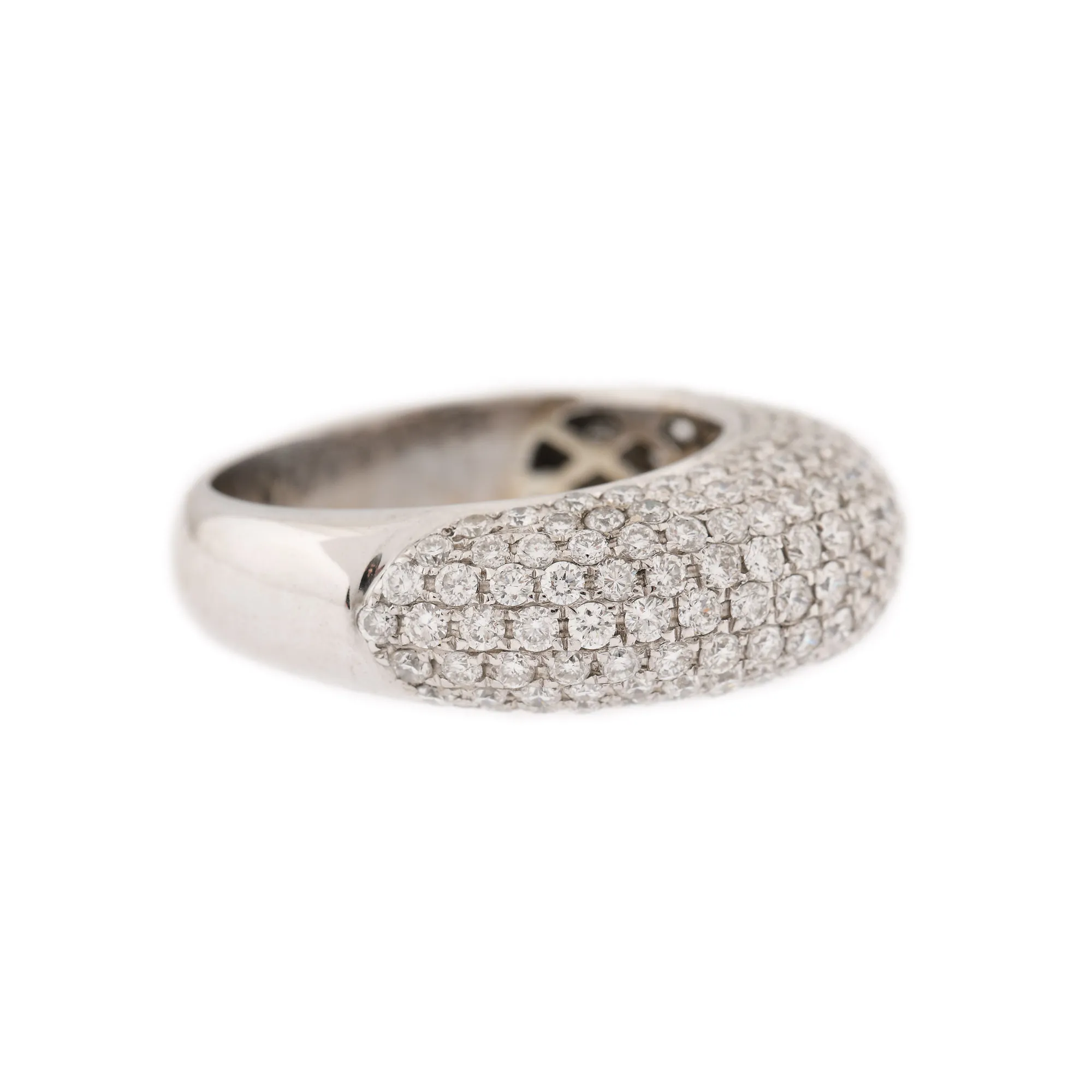 White gold ring decorated with diamonds