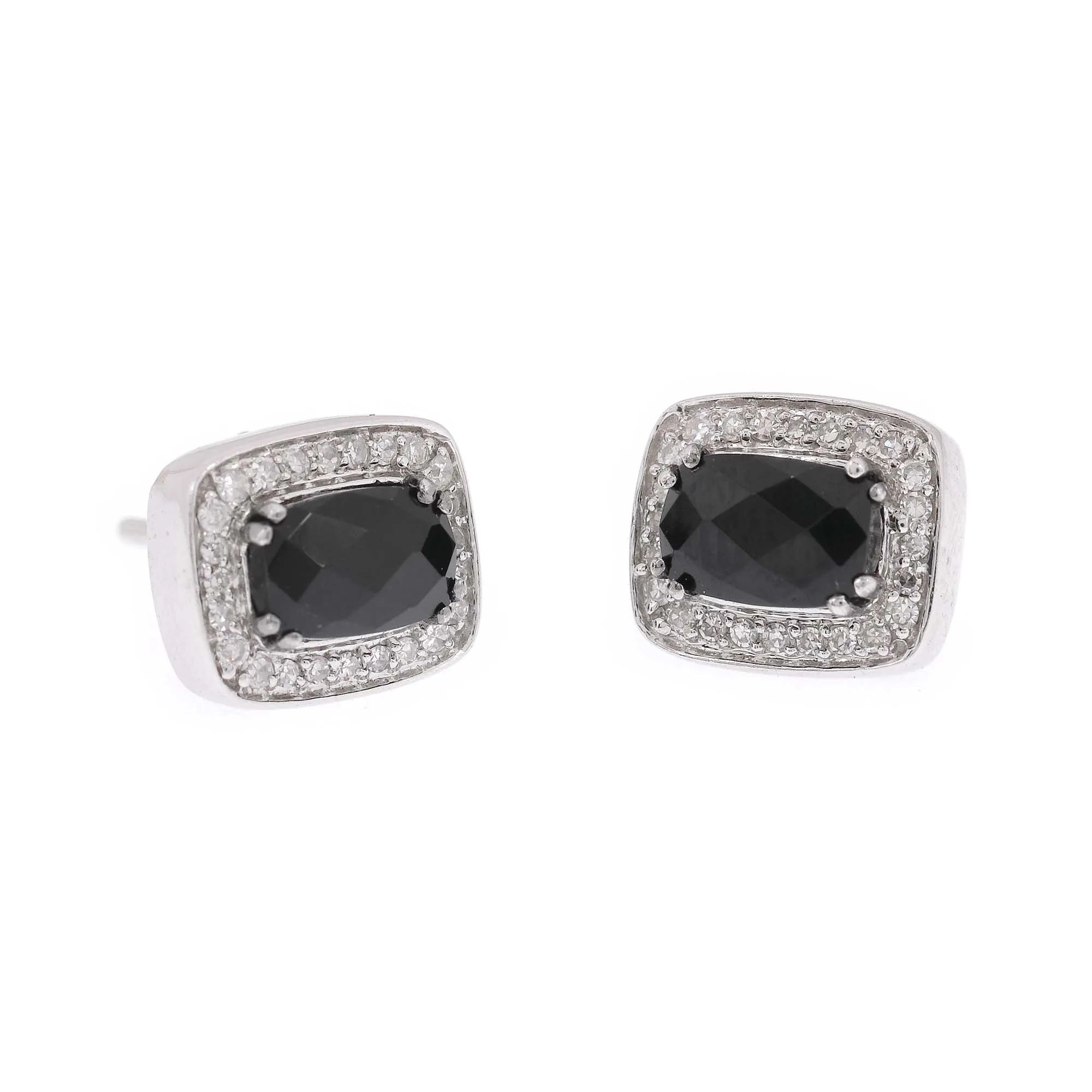 Pereche de cercei din aur alb, decorată cu onixuri anturate de diamante