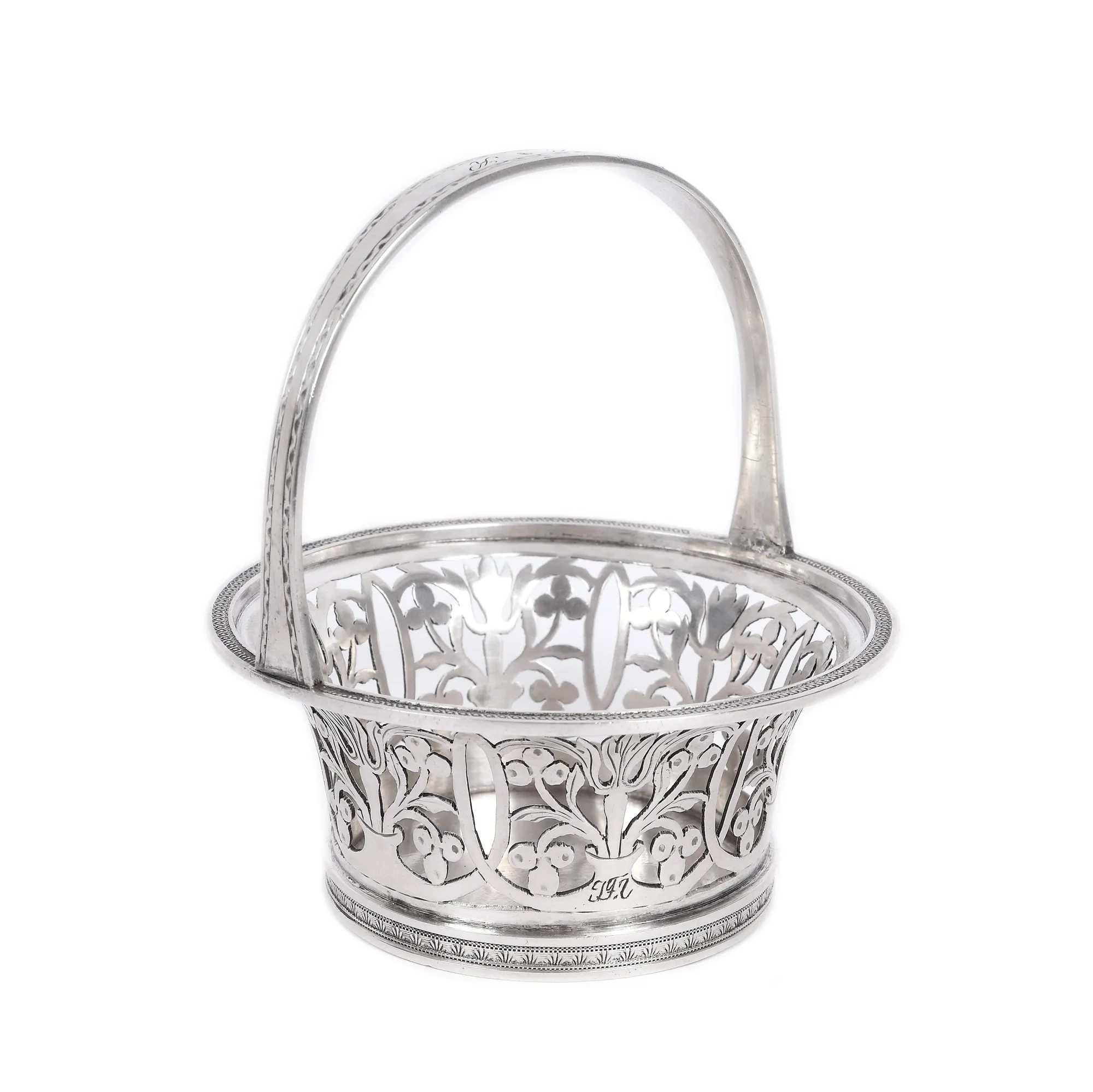 Coșuleț cu ansă din argint, în stil Biedermeier, meșter Johann Wastel, cu decor vegetal, cca. 1840, provine din colecția Garabet Avachian