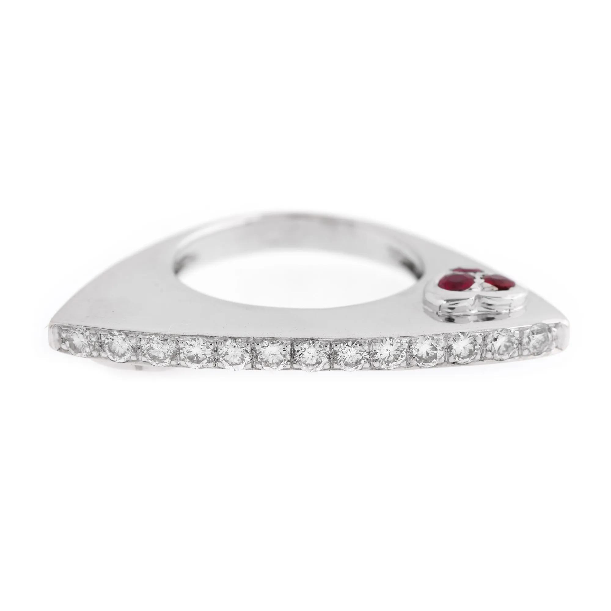 Particular white gold ring, decorated with diamonds and rubies