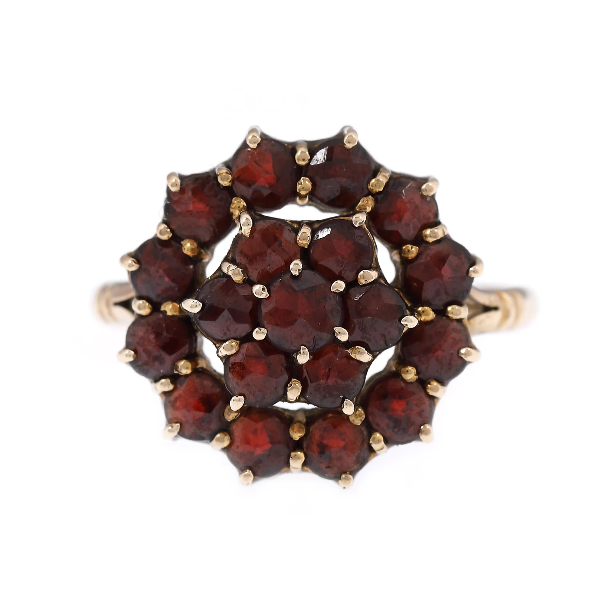 Gold ring, decorated with a rosette of garnets