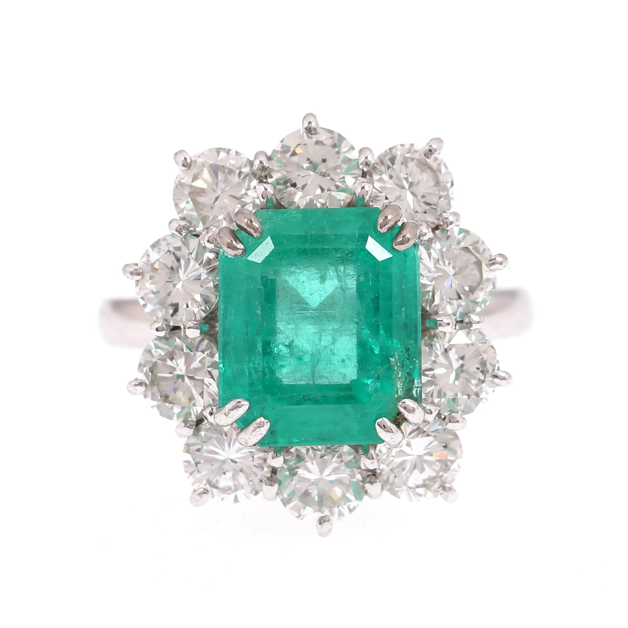 Gold ring, decorated with emerald surrounded by diamonds