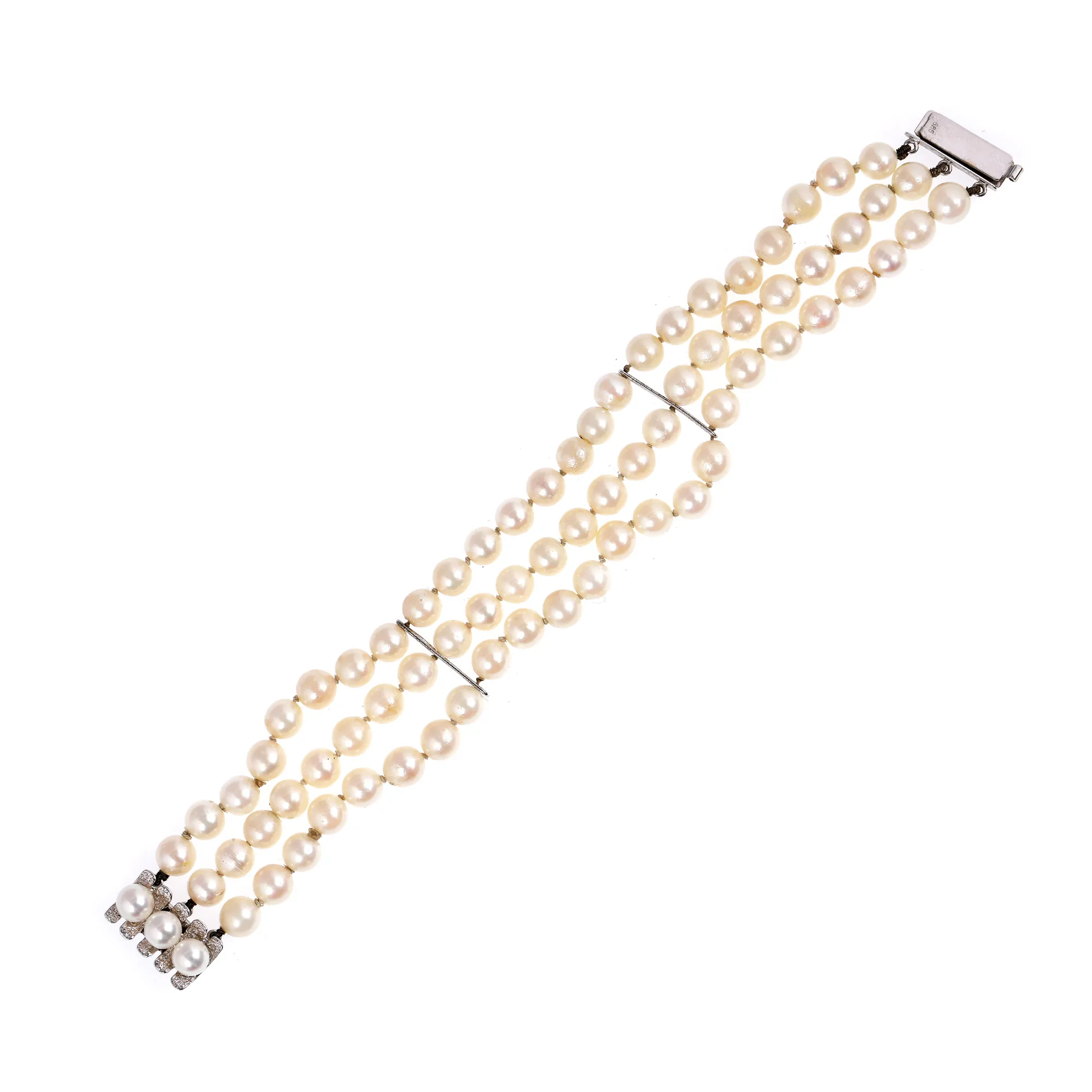 Pearl bracelet with white gold clasps