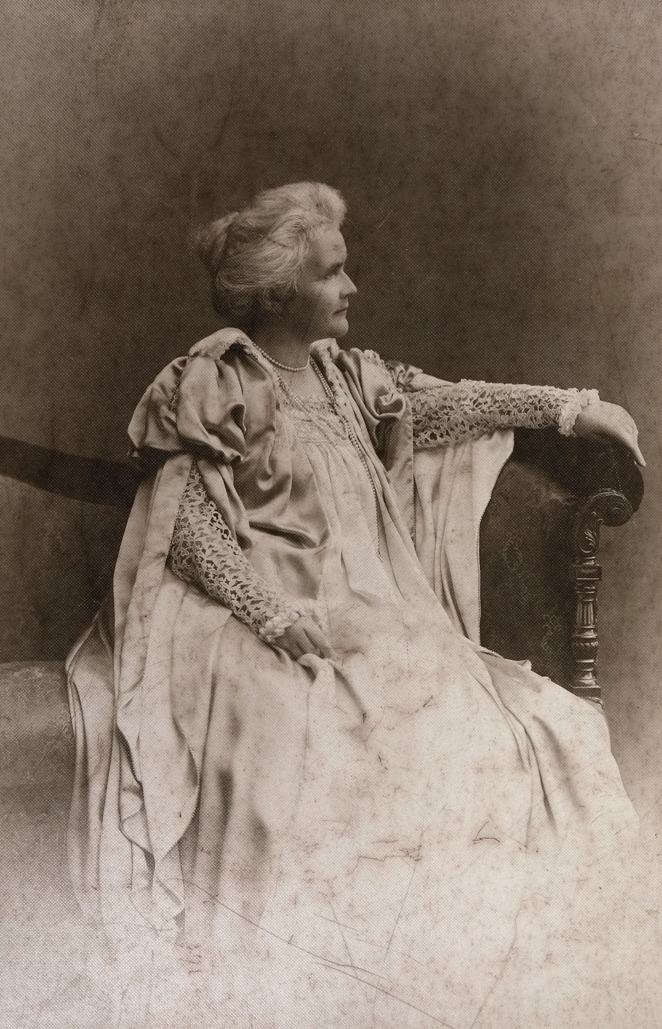 Queen Elisabeth, photograph, Bucharest, approx. 1907, collector's item