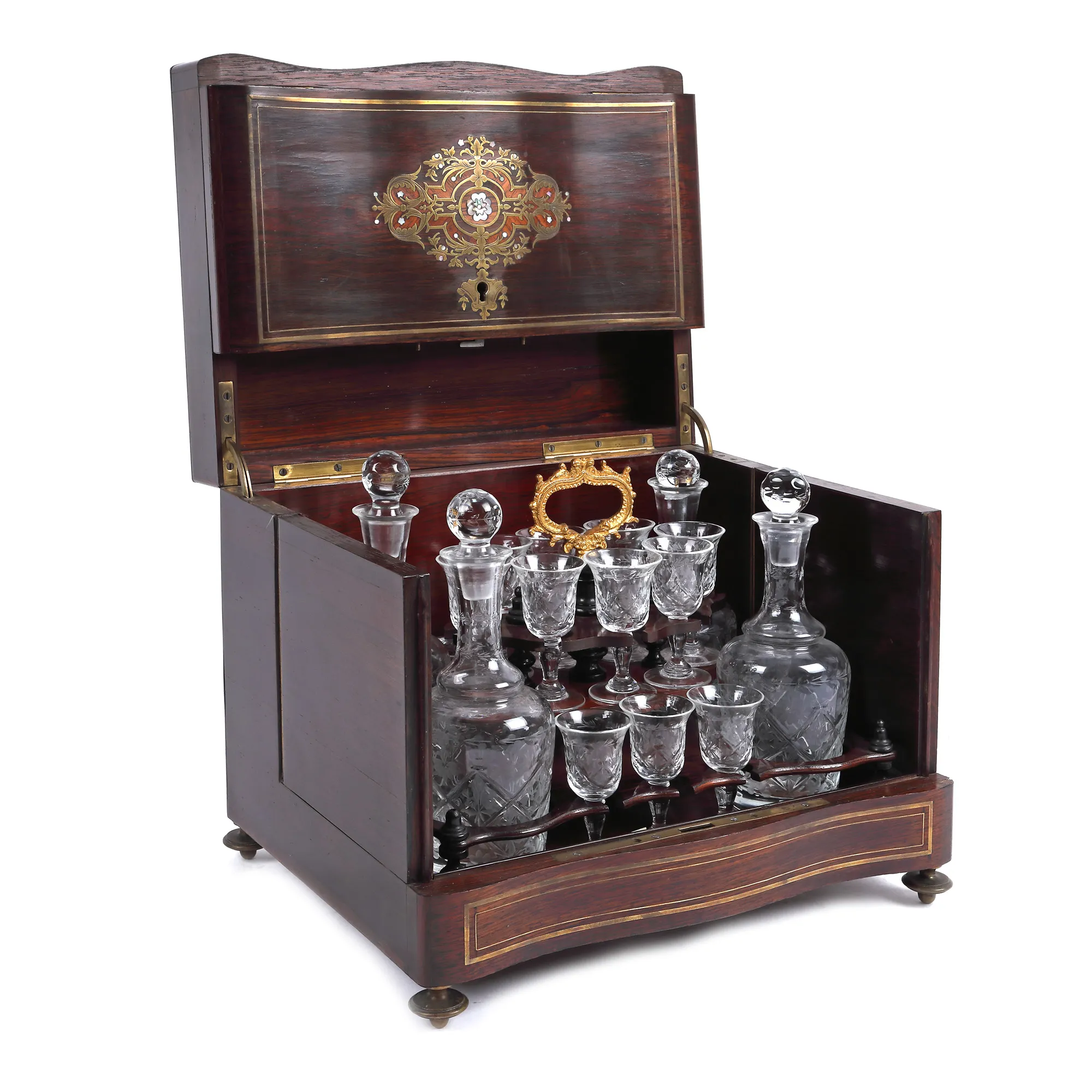 Cave à liqueur (bar de călătorie) în stil Napoleon III, cu 15 pahare și patru flacoane din cristal, pentru băuturi licoroase, sfârșitul sec. XIX