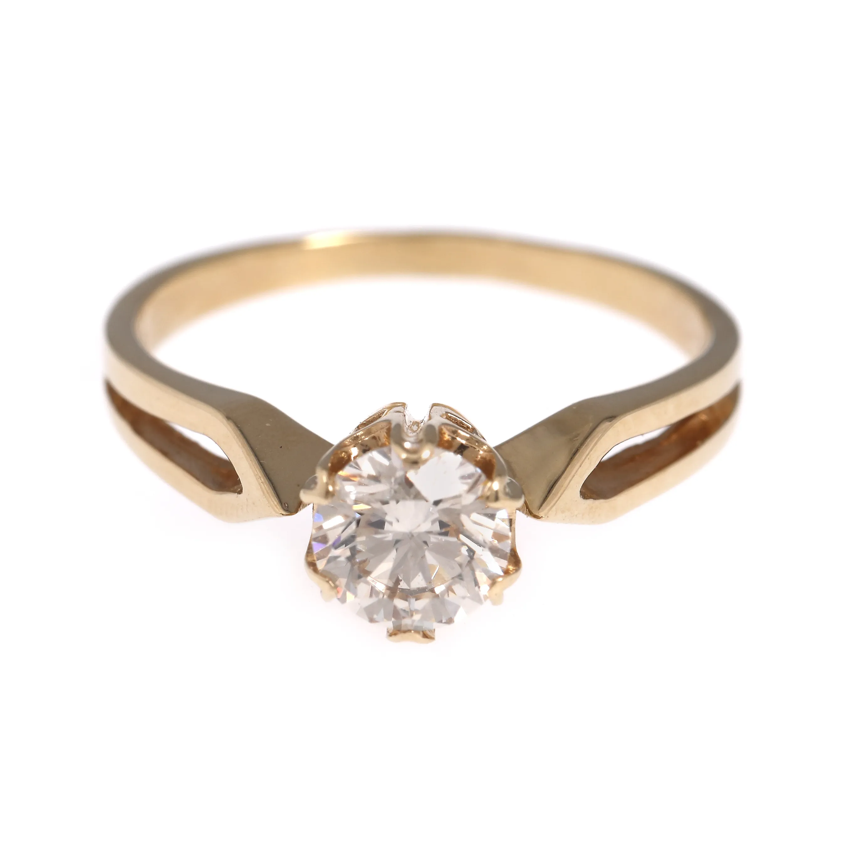Gold ring, decorated with solitaire diamond
