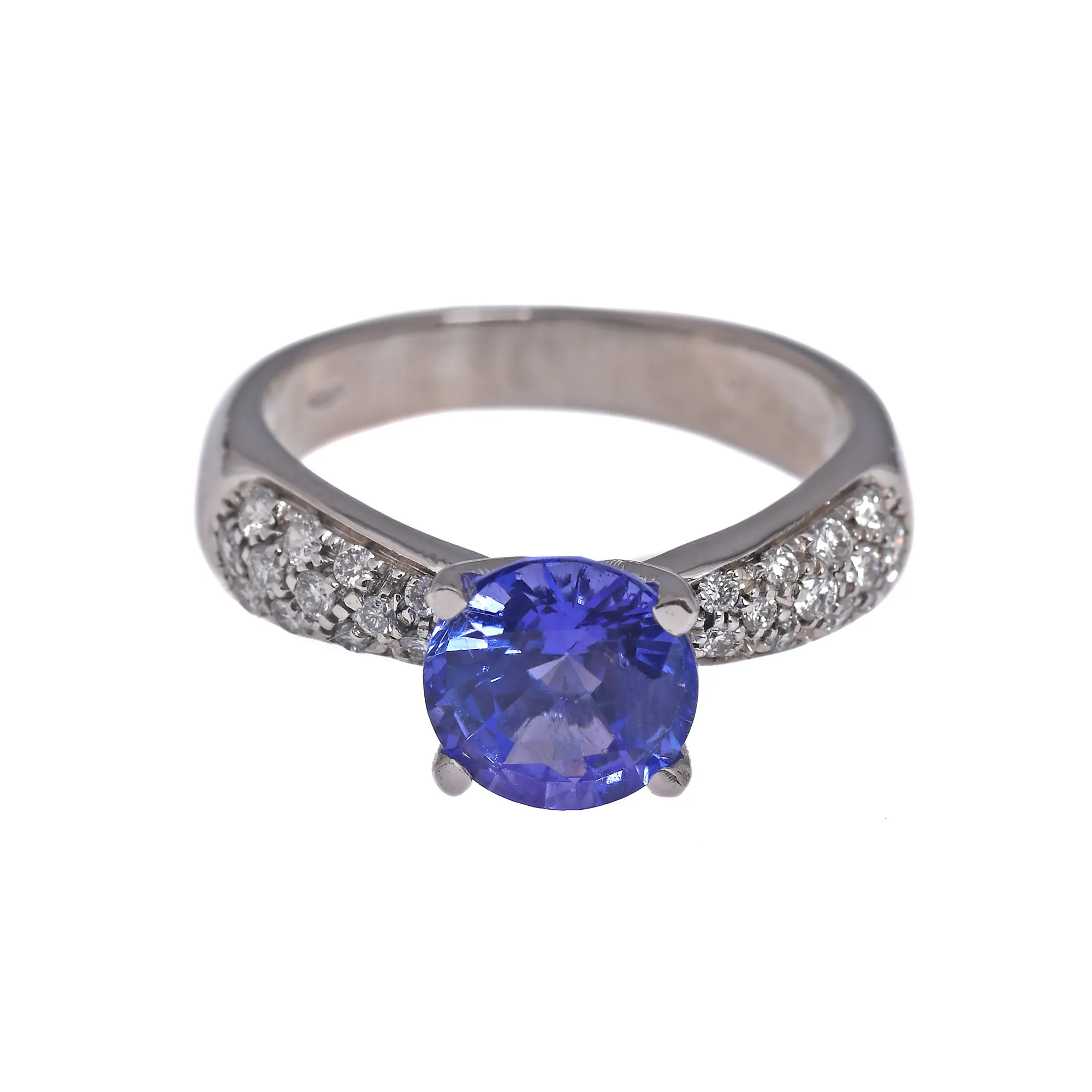 Ring, white gold, centrally decorated cu tanzanite surrounded with diamonds