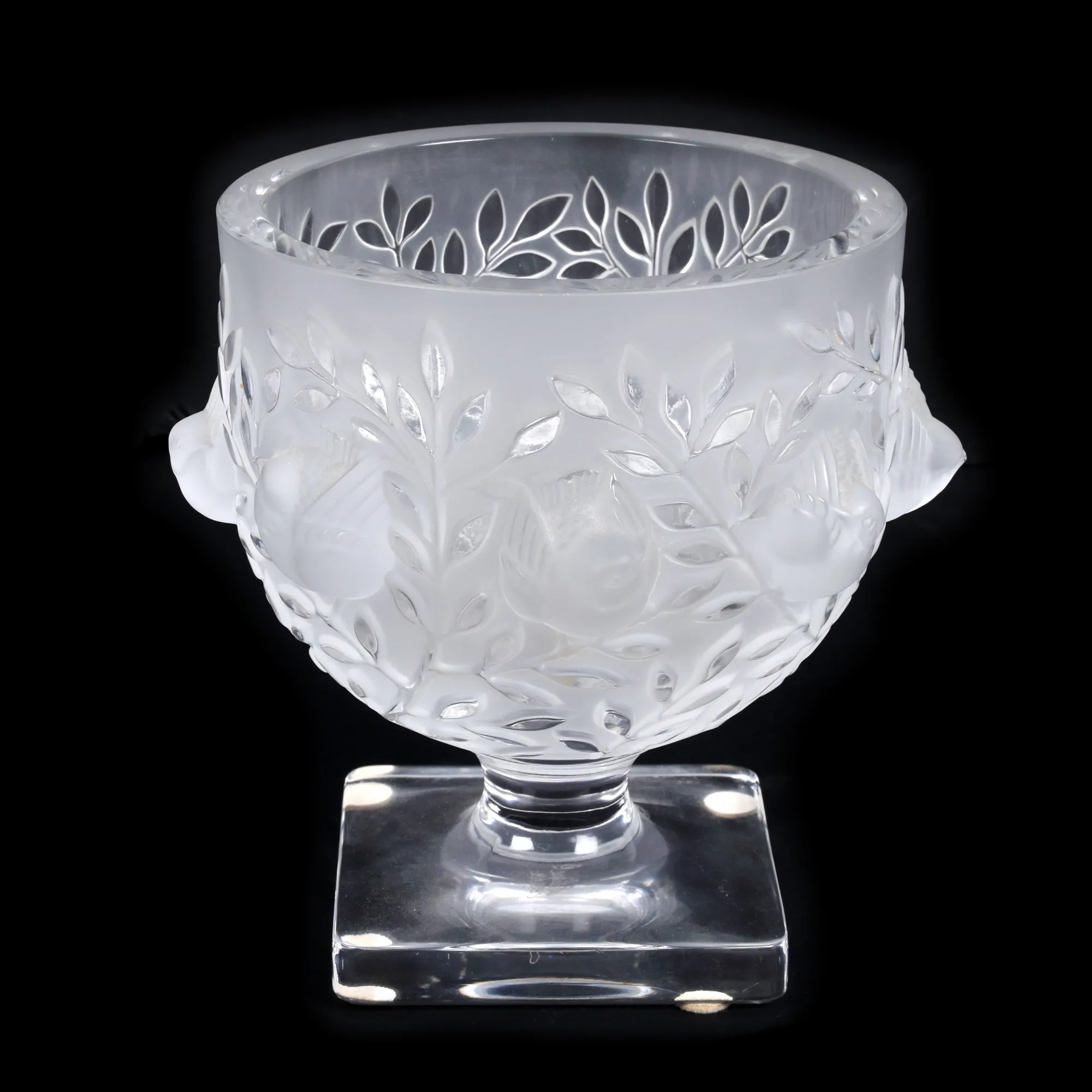 "Elizabeth" - Lalique crystal cup, decorated with birds