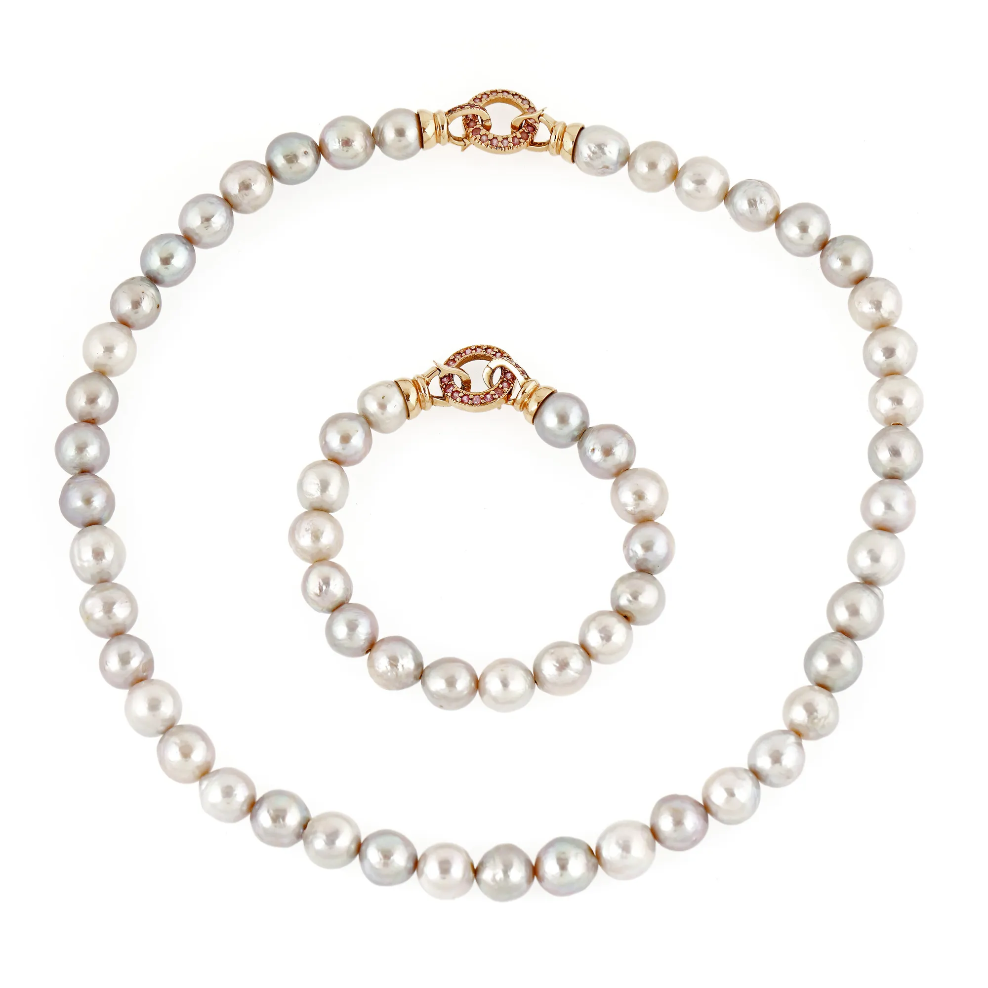 Pearl necklace and bracelet, with gold clasp, adorned with pink sapphires