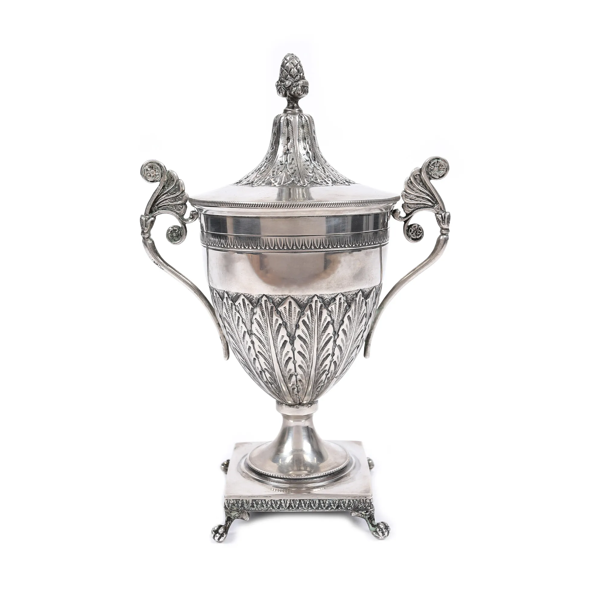 Silver cup with lid, with Neo-Classical decorations, artisan Pellegrini Giuliano