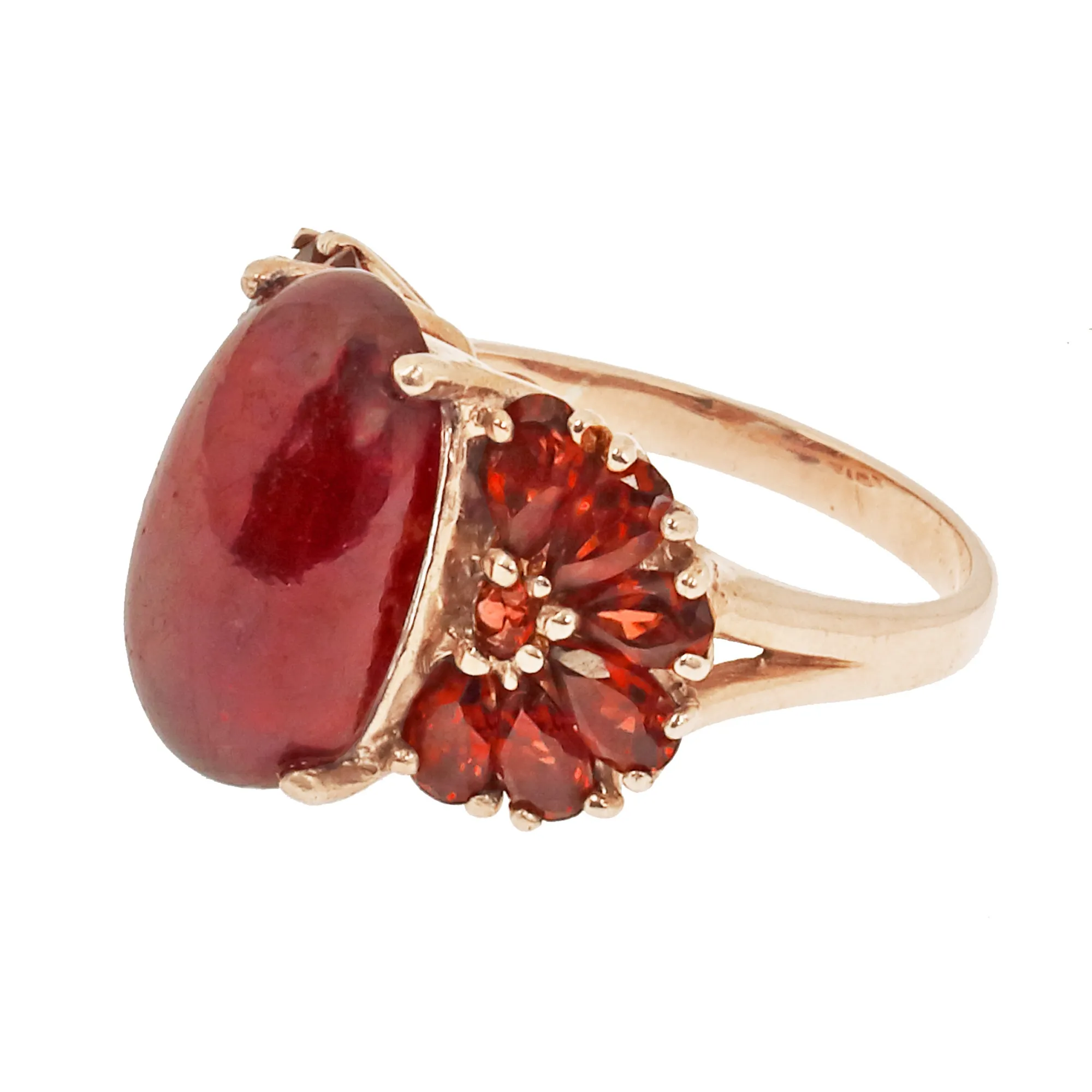 Gold-plated silver ring, decorated with rubies and garnets