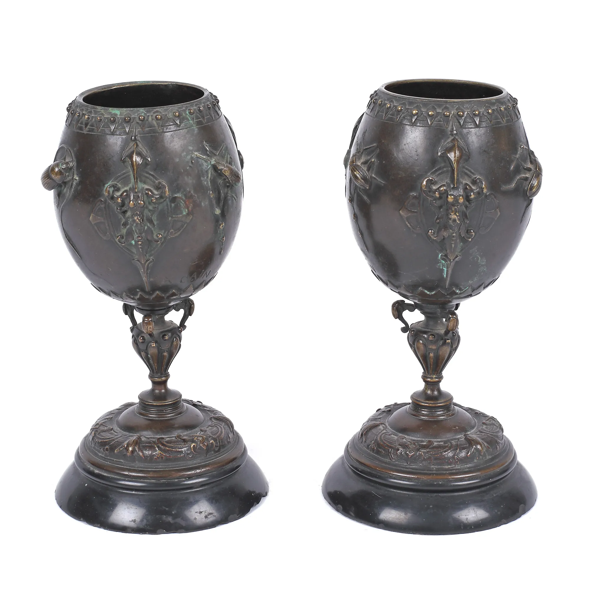 Pereche de cupe din bronz, autor Auguste Nicolas Cain, decorată cu insecte, a doua jumătate a sec. XIX