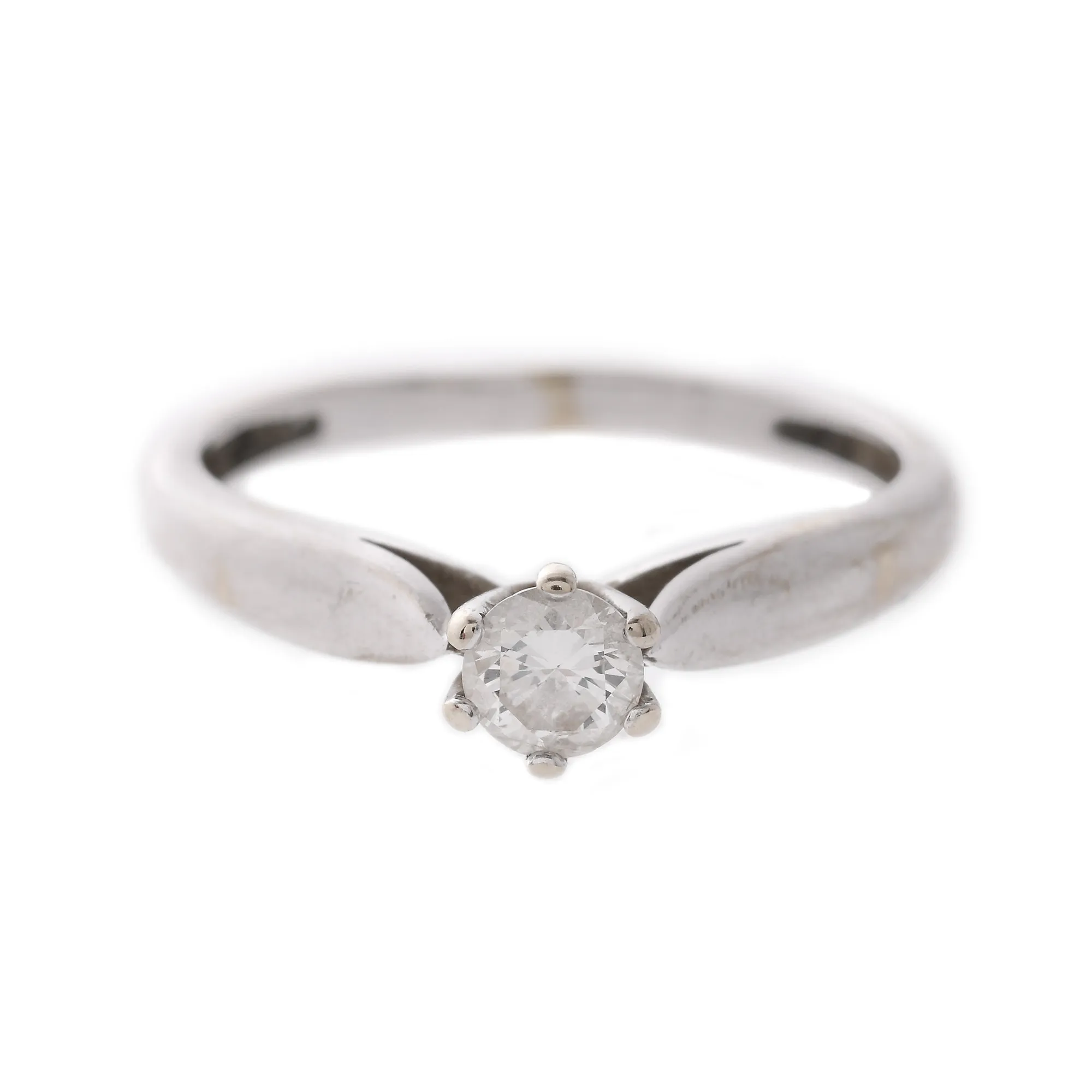 White gold ring, decorated with solitaire diamond