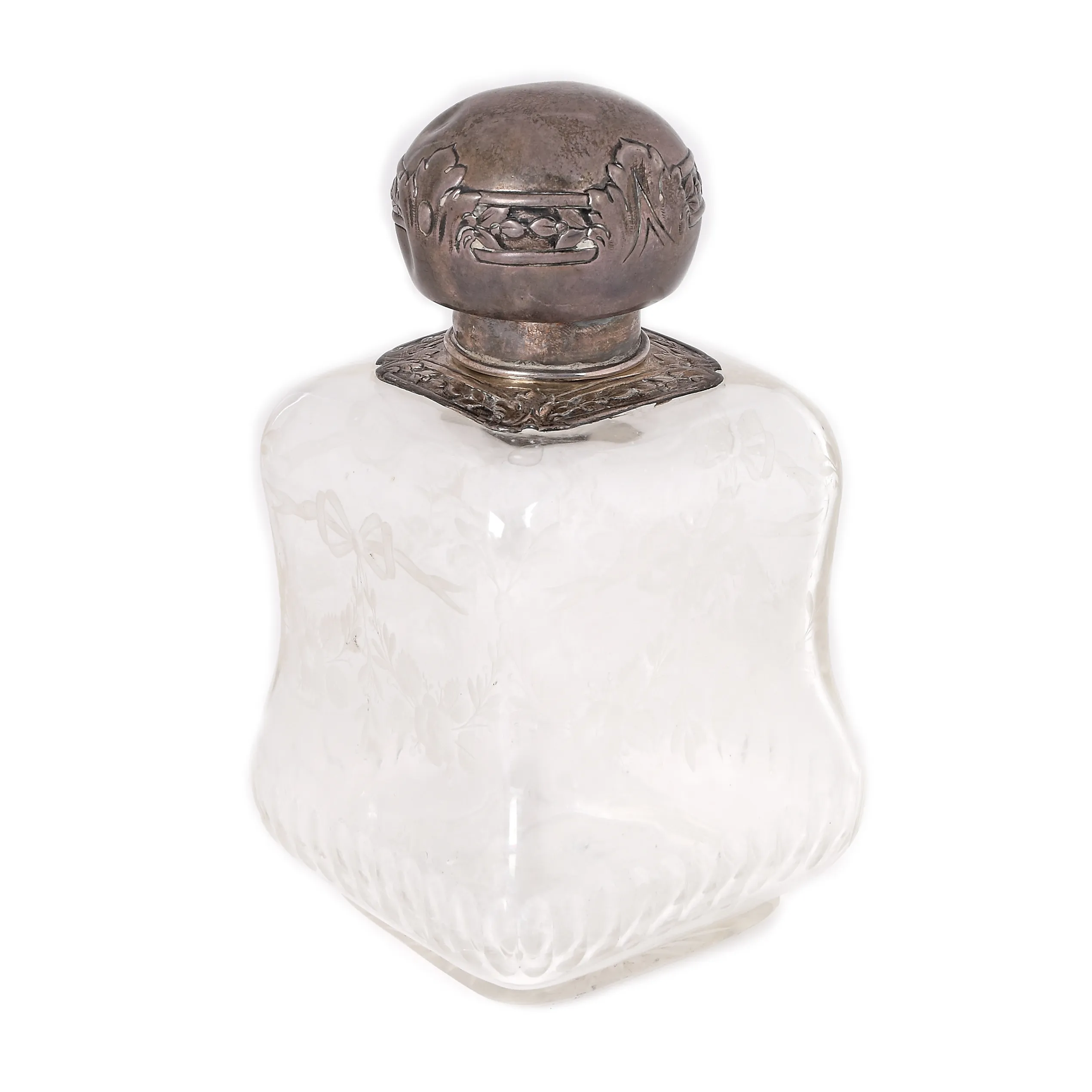 Flacon pentru parfum, din cristal cu capac din argint, gravat cu ghirlande de flori, prima jumătate a sec. XX