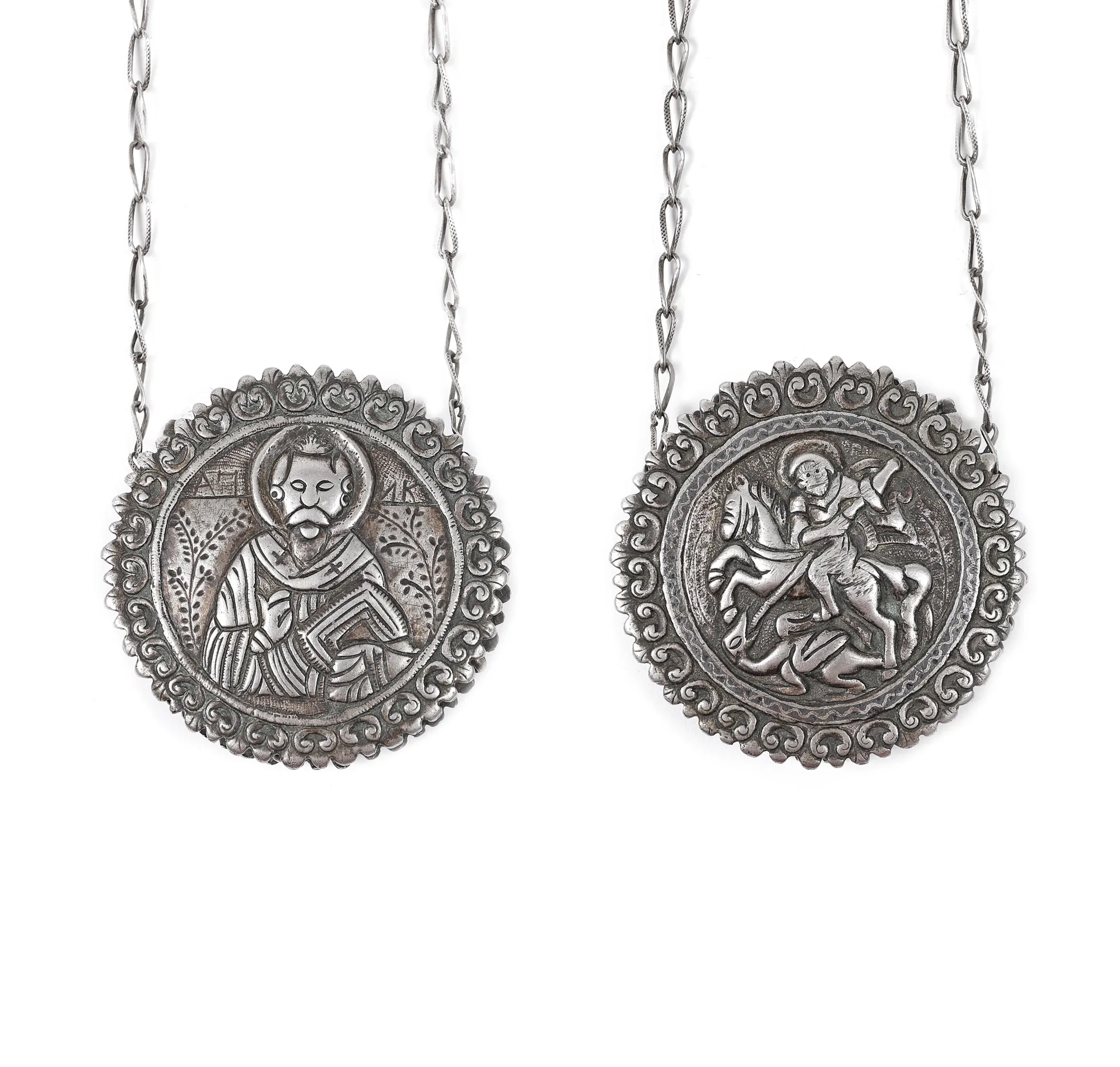 Engolpion-relicvar, din argint, ”Sfântul Gheorghe” și ”Sfântul Nicolae”, școală grecească, sec. XIX