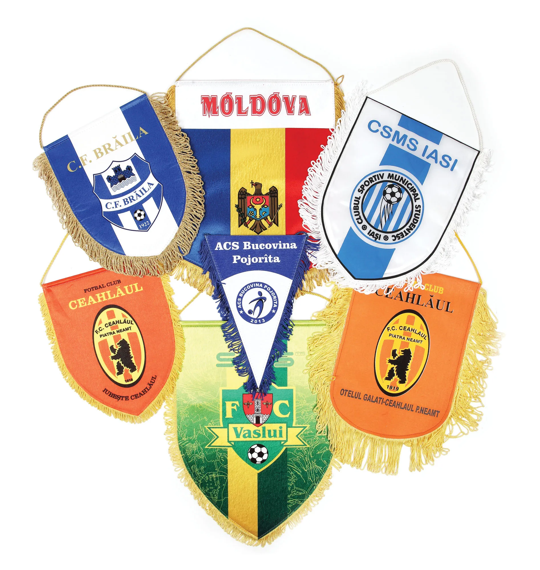 Lot format din șapte fanioane ale mai multor echipe din zona Moldovei, din care unul al Federației Moldoveneşti de Fotbal
