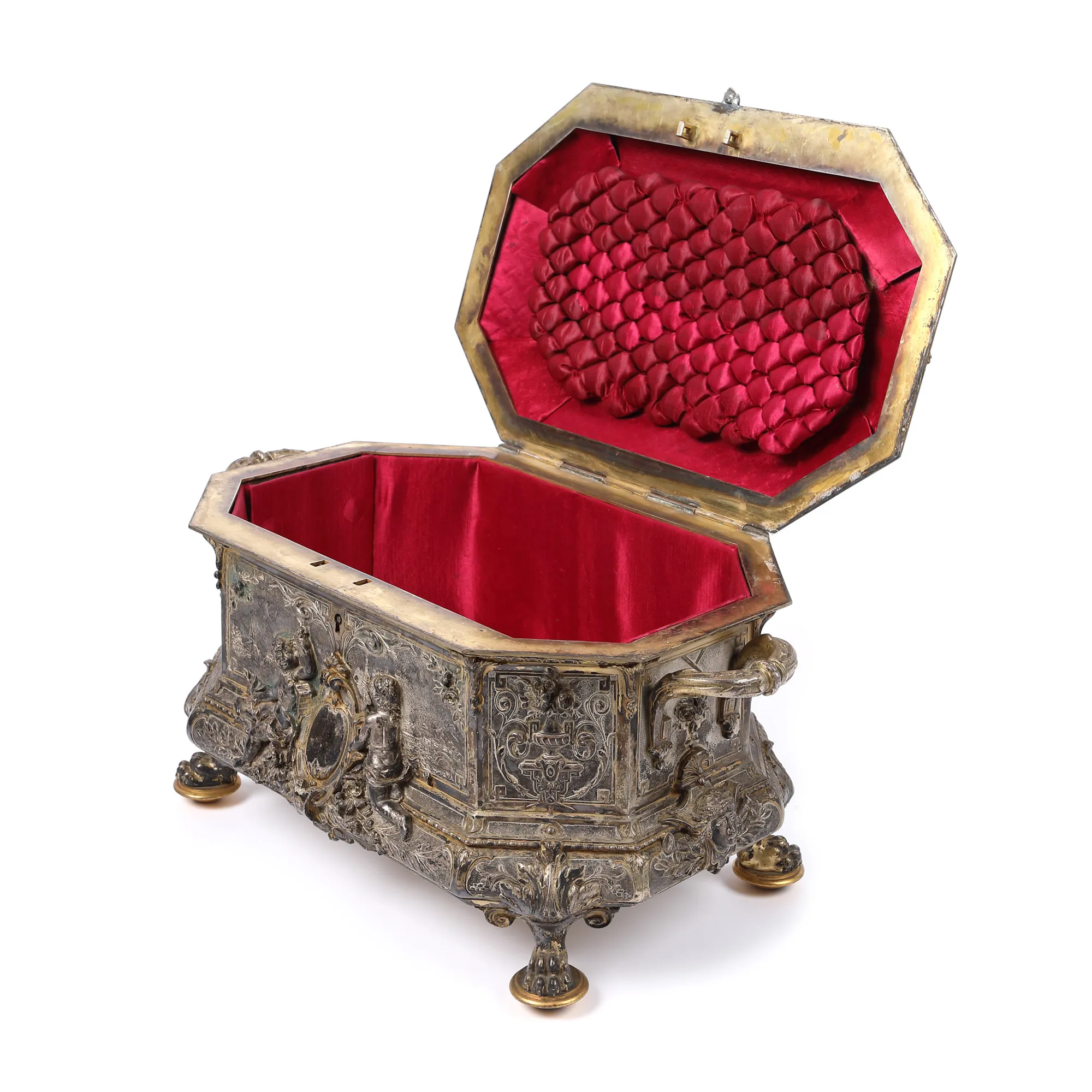 Casetă în stil Napoleon III din bronz, bogat ornamentat cu sculpturi în relief și ghirlande, decorată pe capac cu sărbătoarea echinocțiului de toamnă, cca. 1860-1880