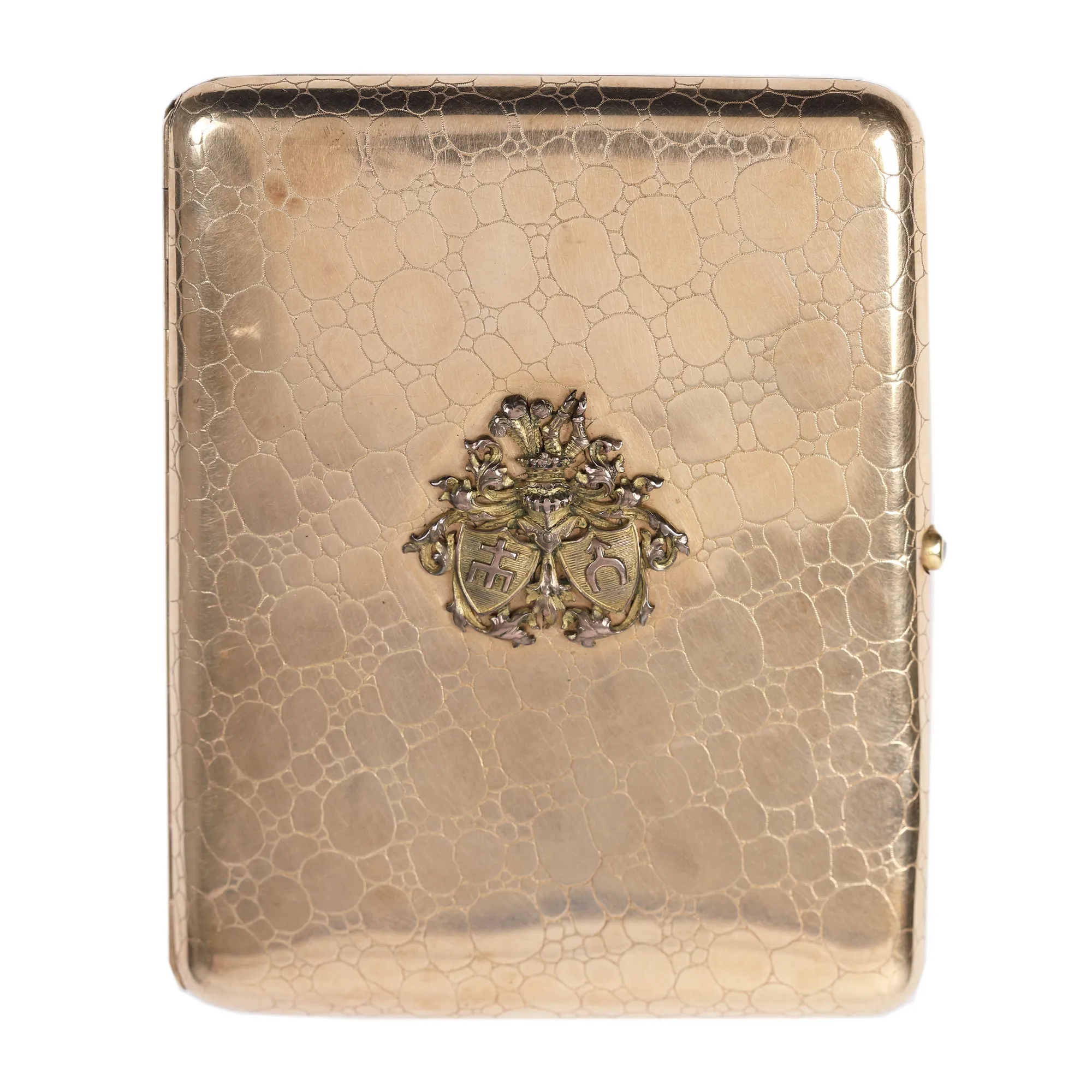 Tabacheră din aur, decorată central cu blazon, cu buton diamant, cca. 1910, provine din colecția familiei Arthur Verona