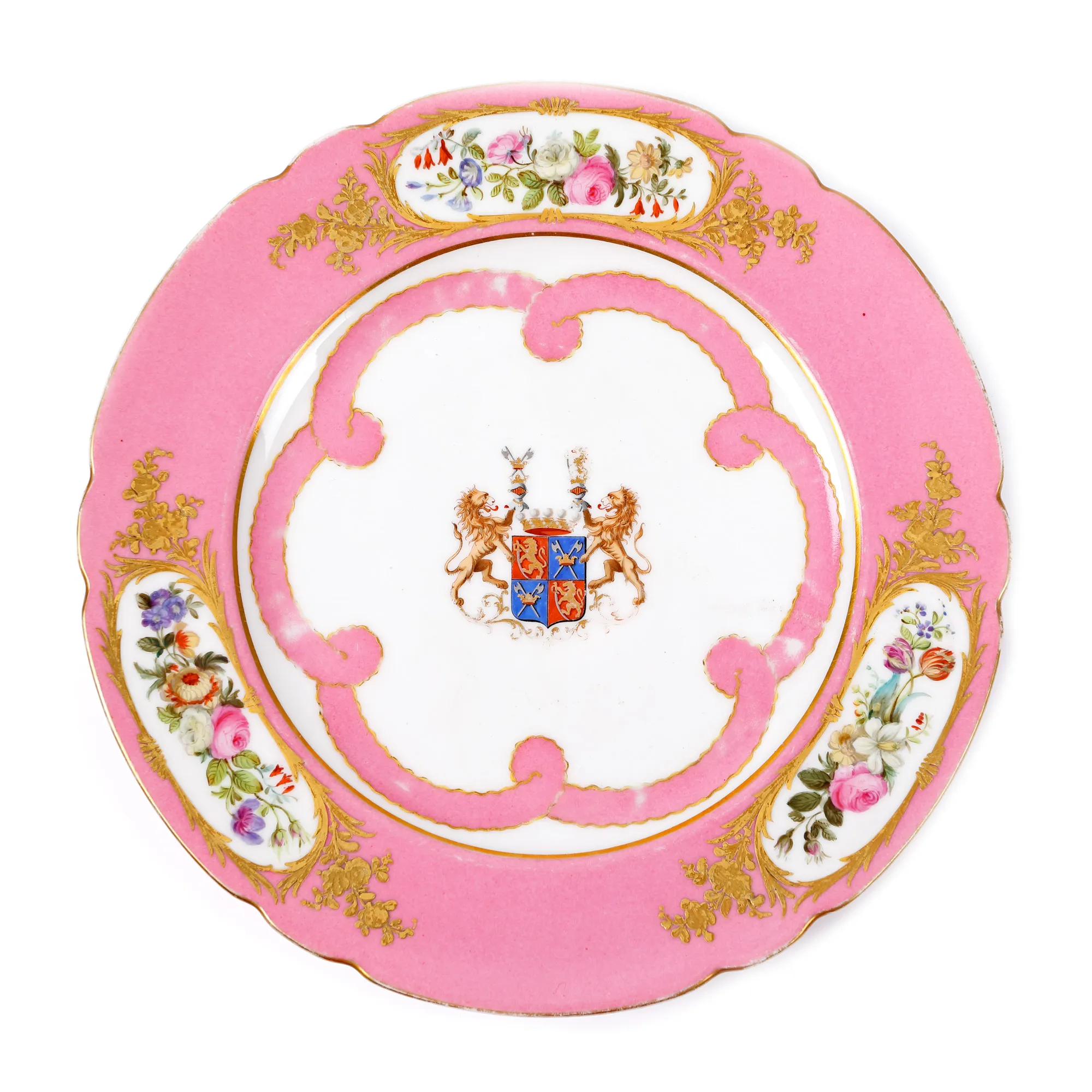 Platou circular din porțelan, cu blazon și decor floral realizat de Boyer, Rue de la Paix, sfârșitul sec. XIX- începutul sec. XX