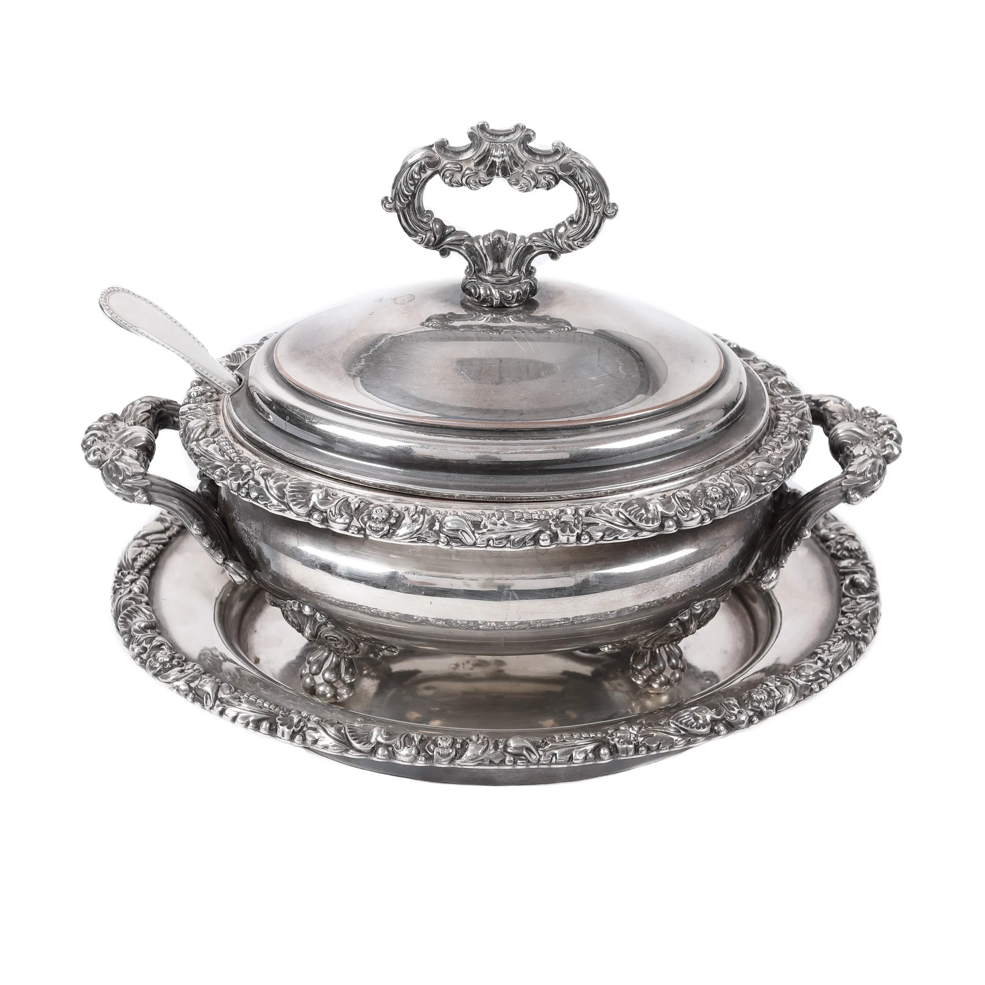 Sosieră cu platou în stil Napoleon III, decorată cu borduri floral-vegetale, a doua jumătate a sec. XIX