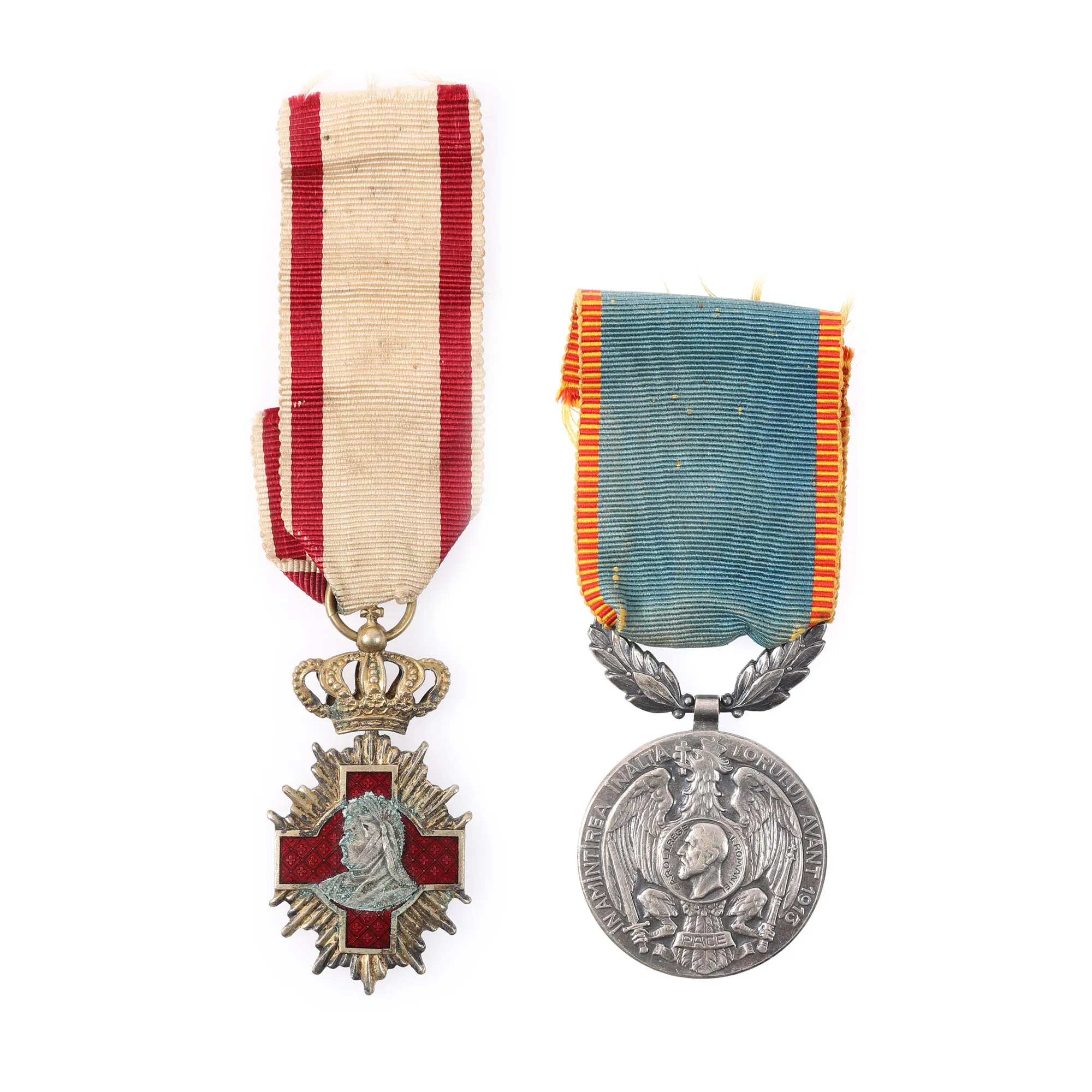 Lot format din ordinul ”Meritul Sanitar”, clasa a II-a, și medalia ”Avântul Țării”, cca. 1920