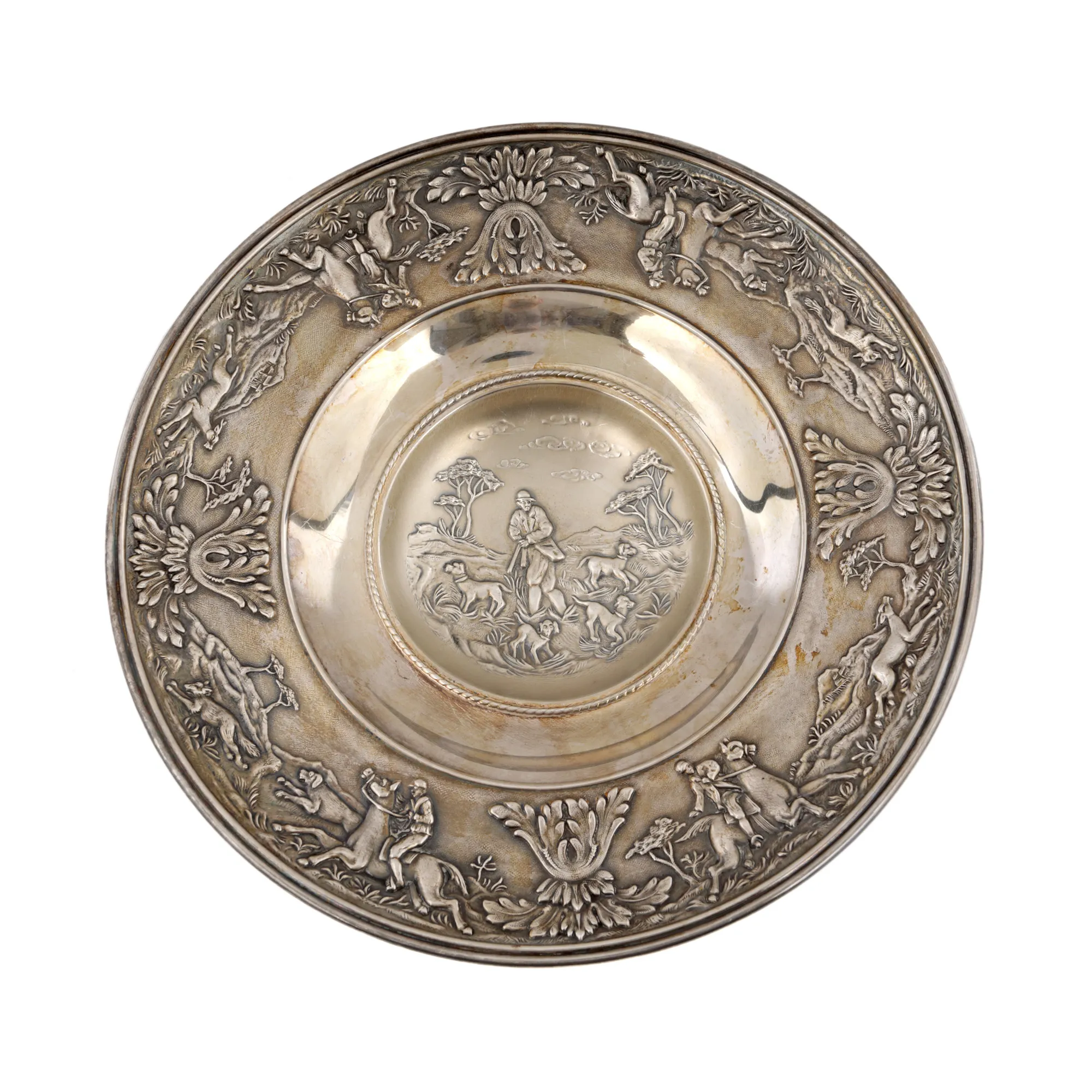 Fine UnoAerre silver plate decorated with hunting scenes