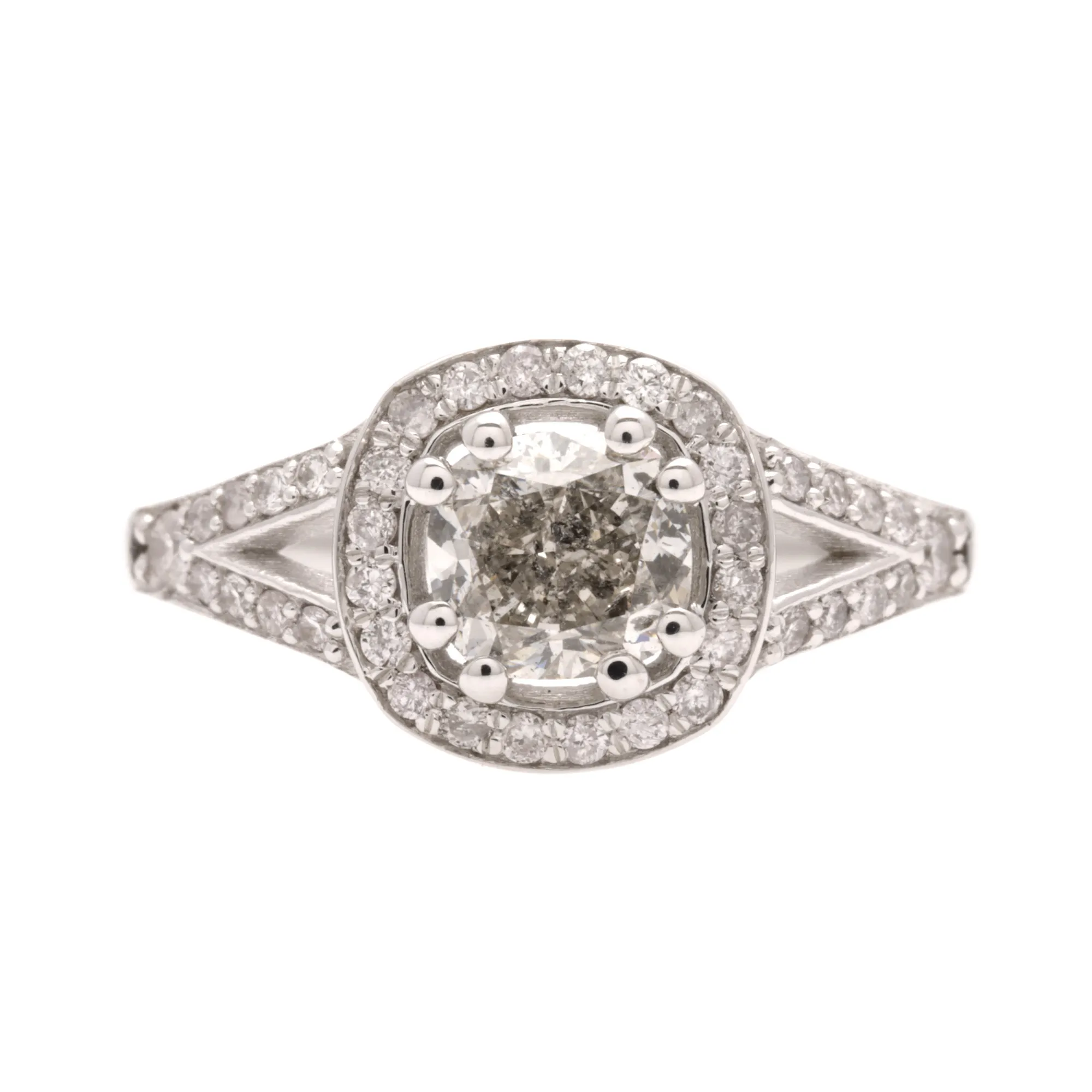 White gold ring decorated with diamonds, accompanied by an AIG gemological certificate