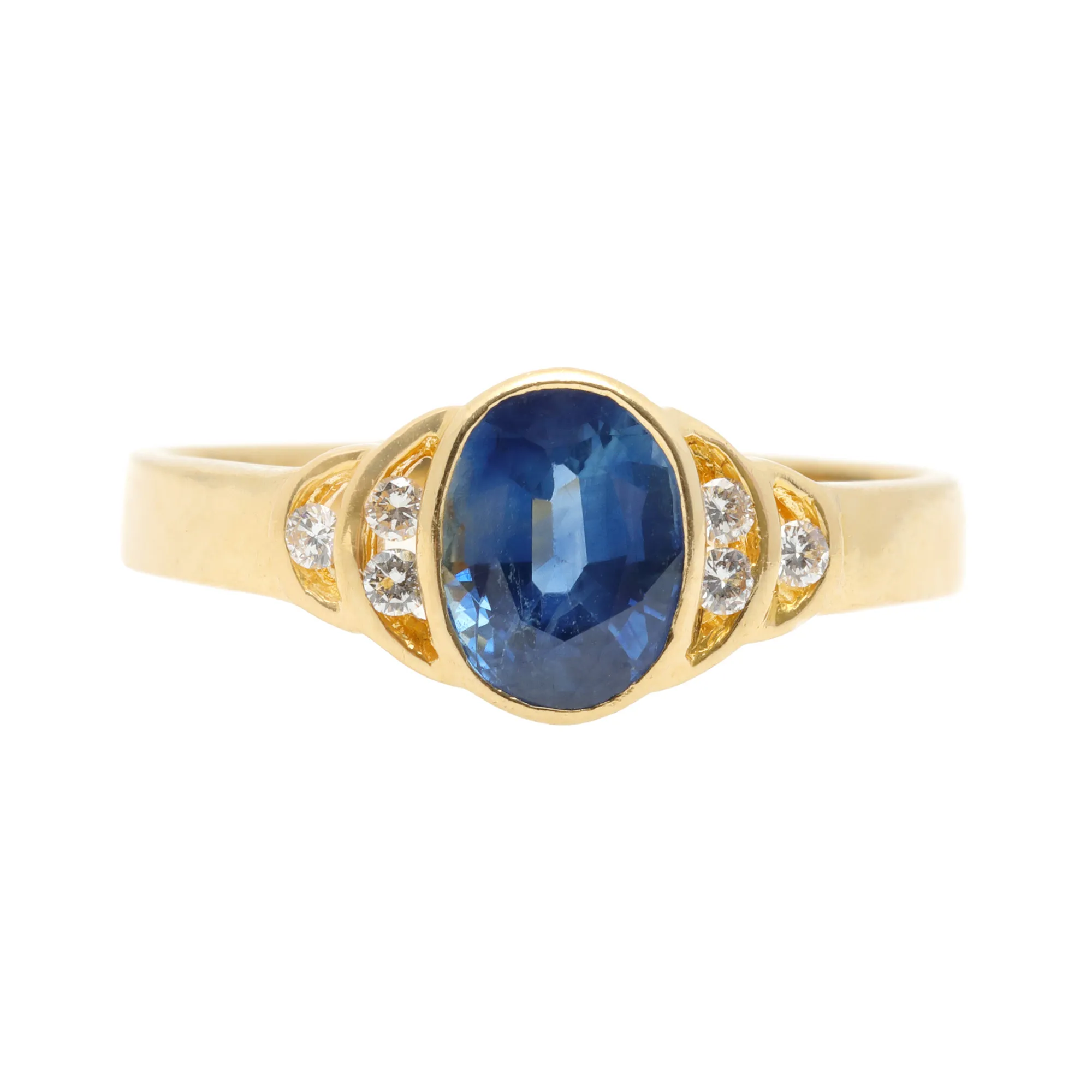 Gold ring, decorated with sapphire and diamonds