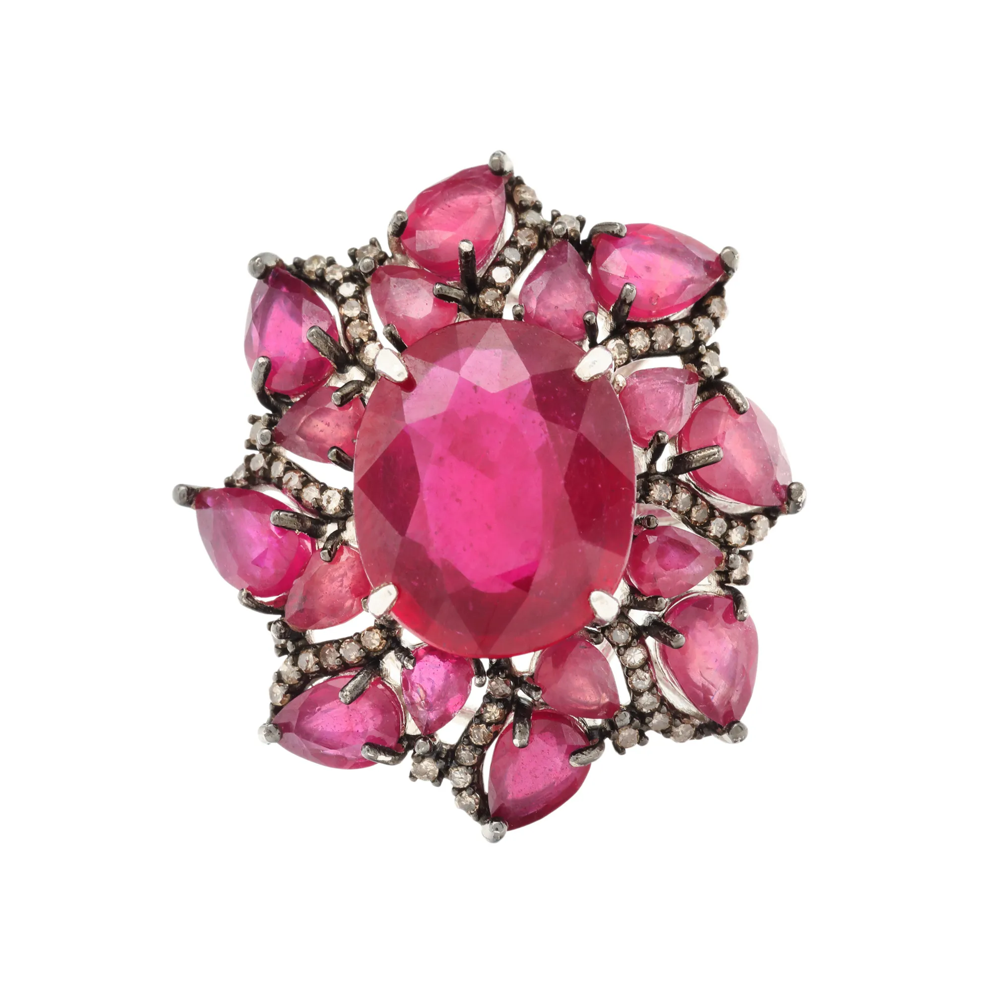 Inel din argint, sub formă de floare, decorat cu rubine și diamante