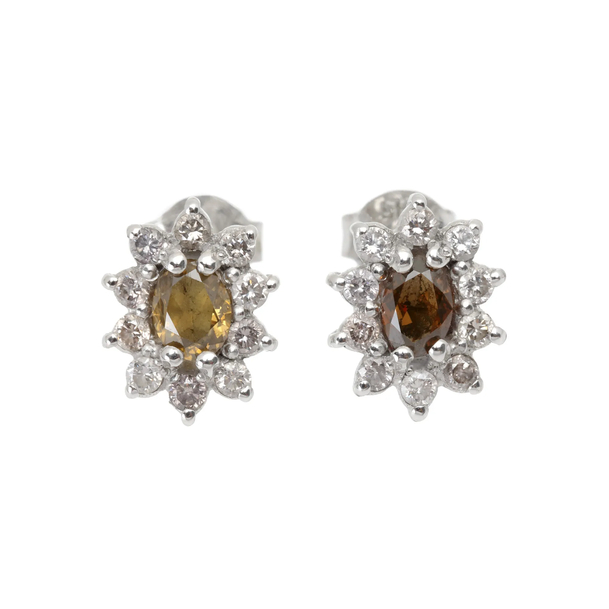 Pair of white gold earrings, decorated with diamonds, accompanied by AIG certificate