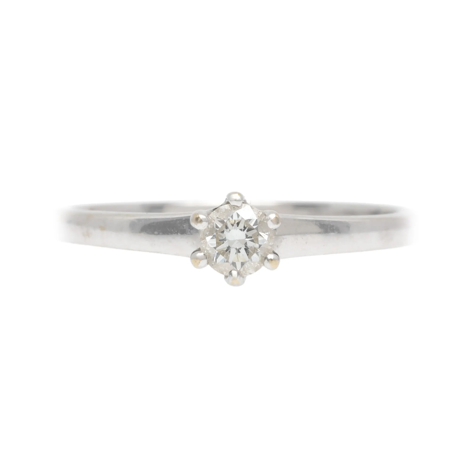 White gold ring, decorated with a solitaire diamond