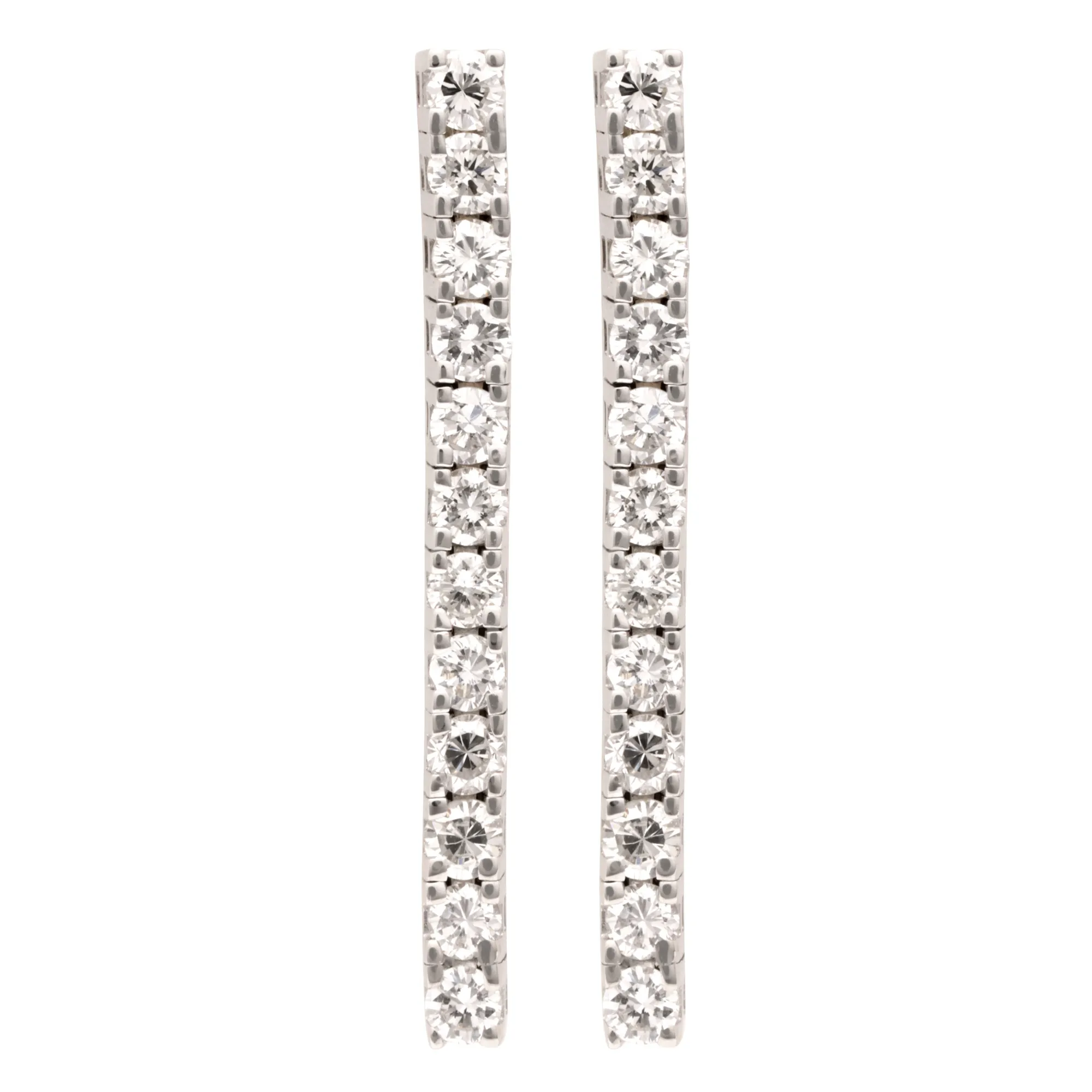 Pair of white gold earrings decorated with diamonds