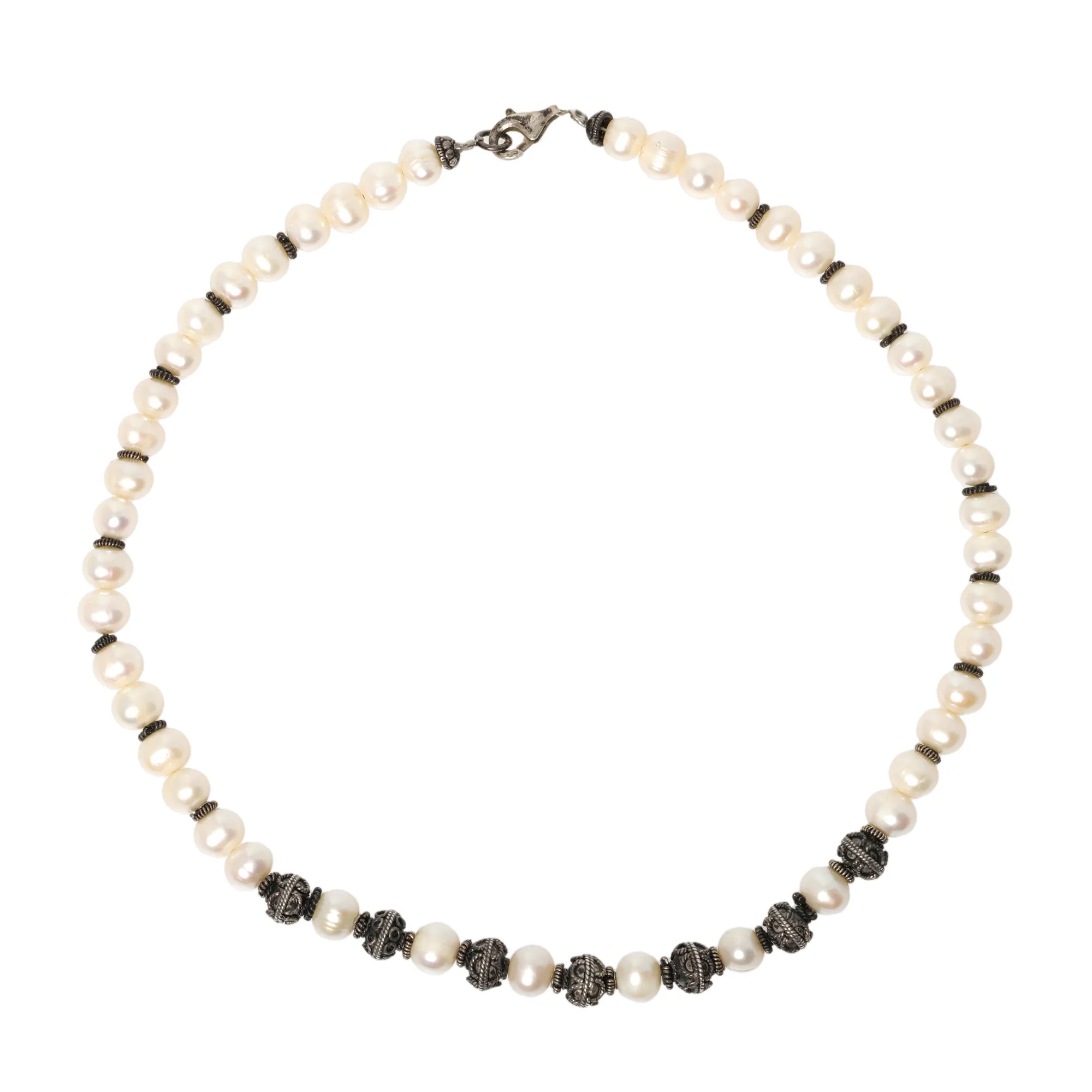 Silver necklace decorated with alternating pearls and silver beads
