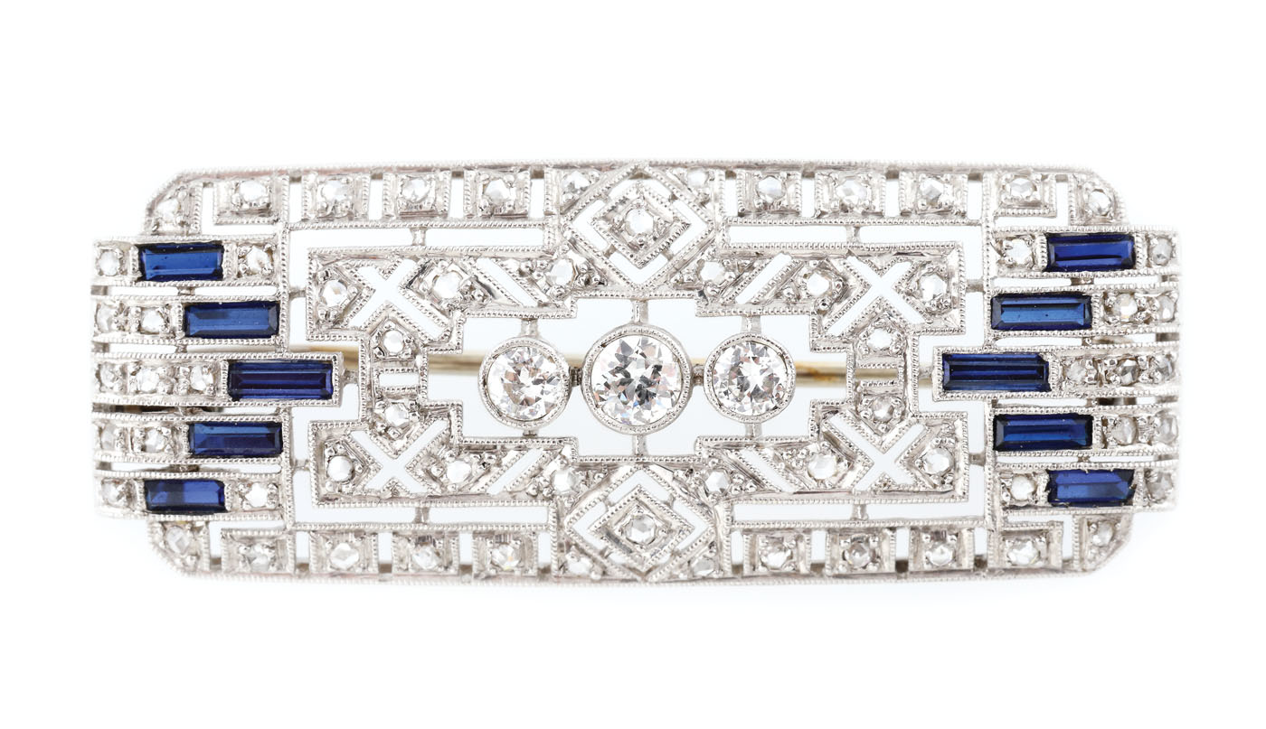 Broșă Art Deco din platină și aur alb, decorată cu diamante și pietre ornamentale