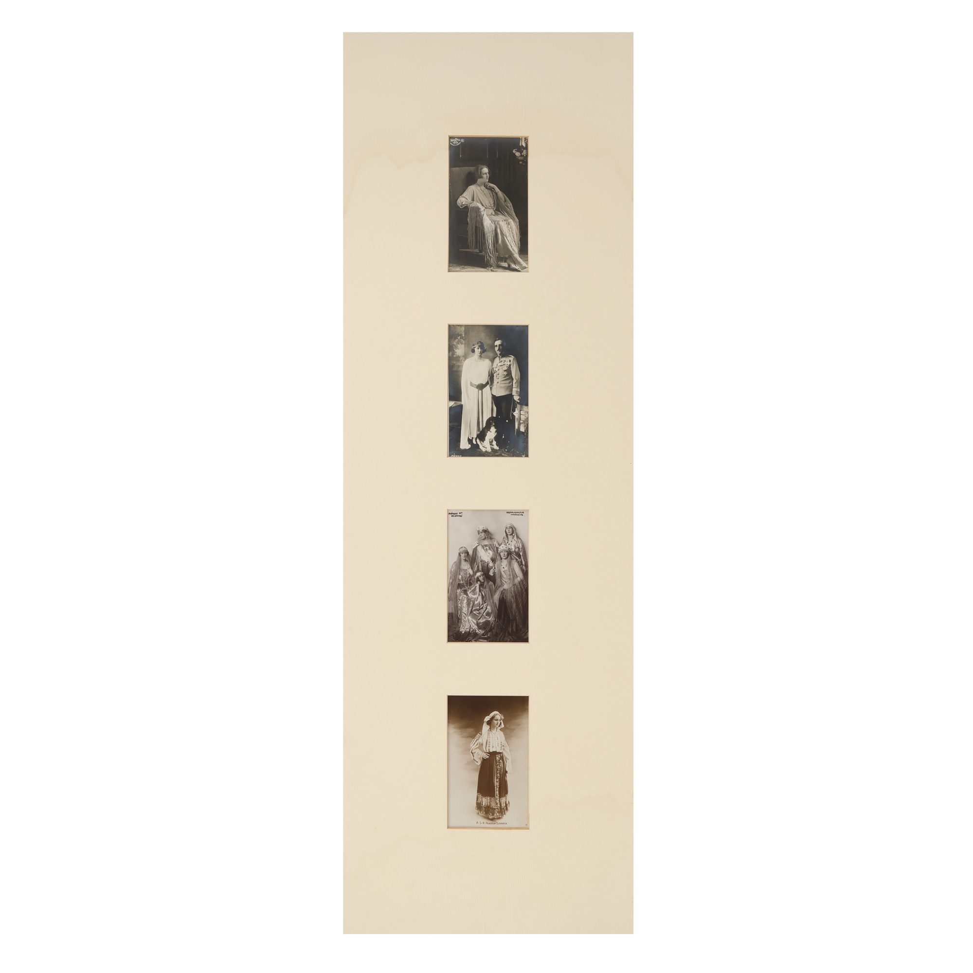 Regina Maria și fiicele sale, lot format din patru cărți poștale fotografice, 1922-1930