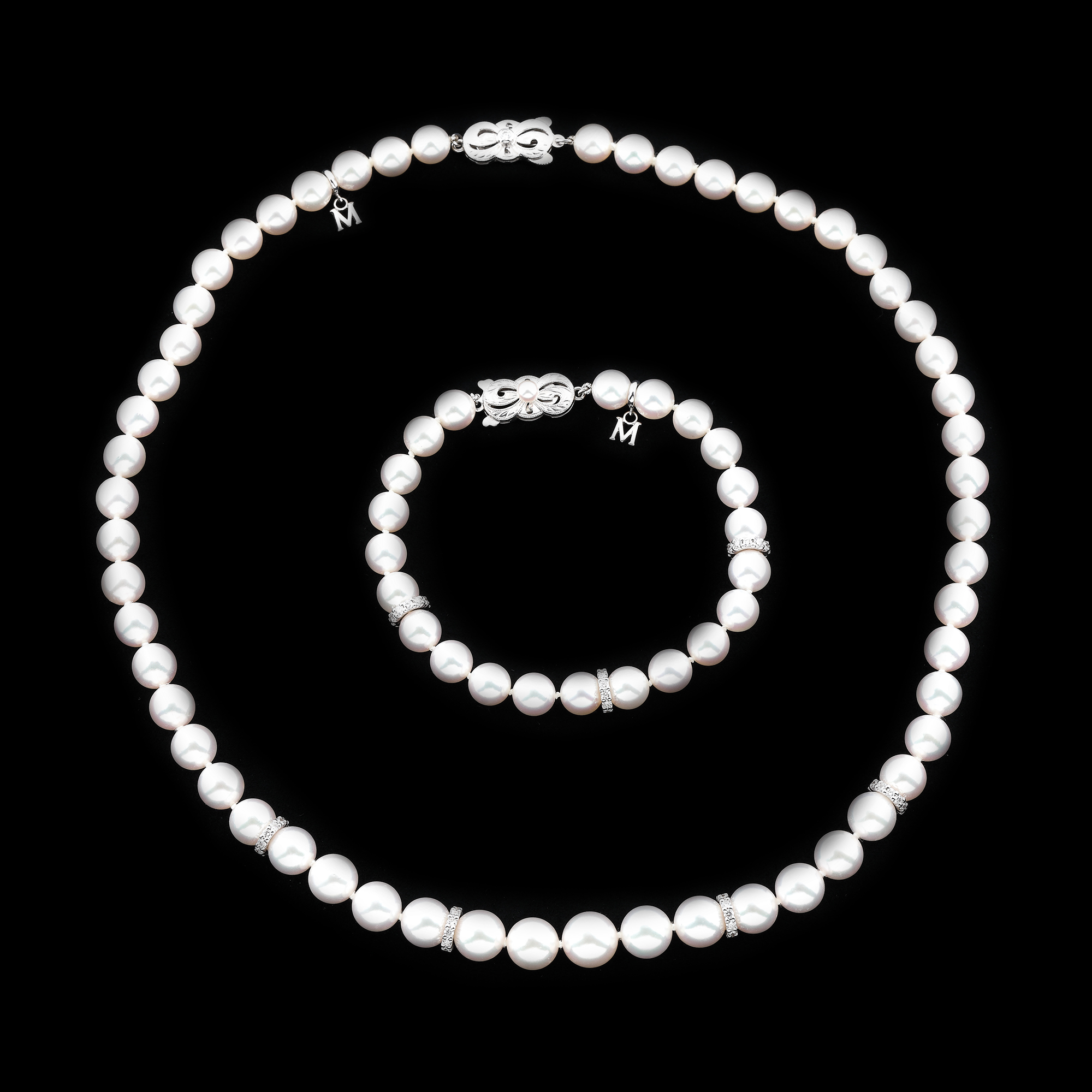 Set Mikimoto format din brățară și colier, din perle, decorat cu diamante încrustate în aur alb