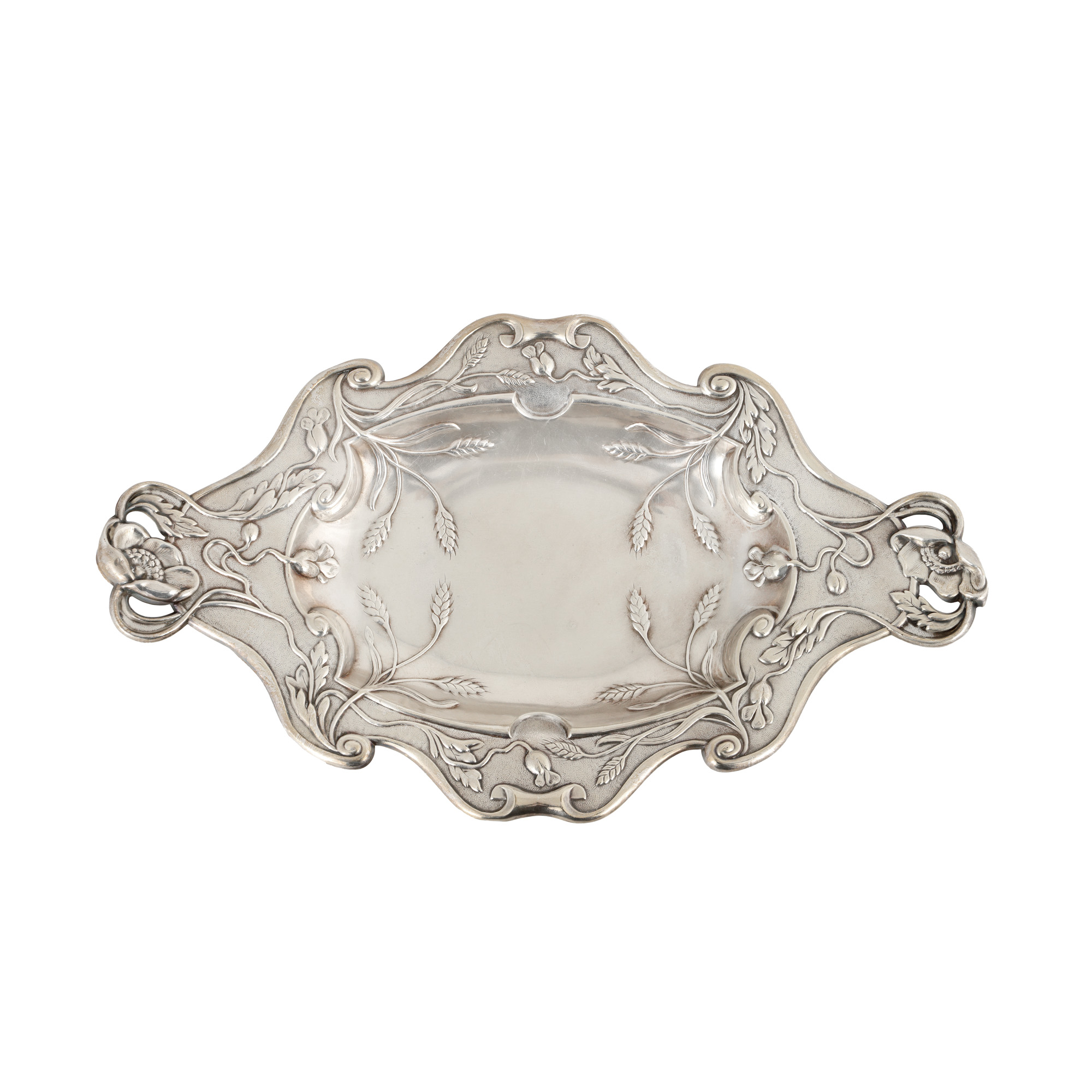 Platou Art Nouveau argintat, decorat cu maci și spice de grâu, cca. 1910