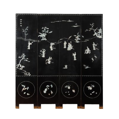 Paravan din lemn ebenizat, decorat cu intarsii din sidef, pictat cu aur și pigmenți pe spate, începutul sec. XX