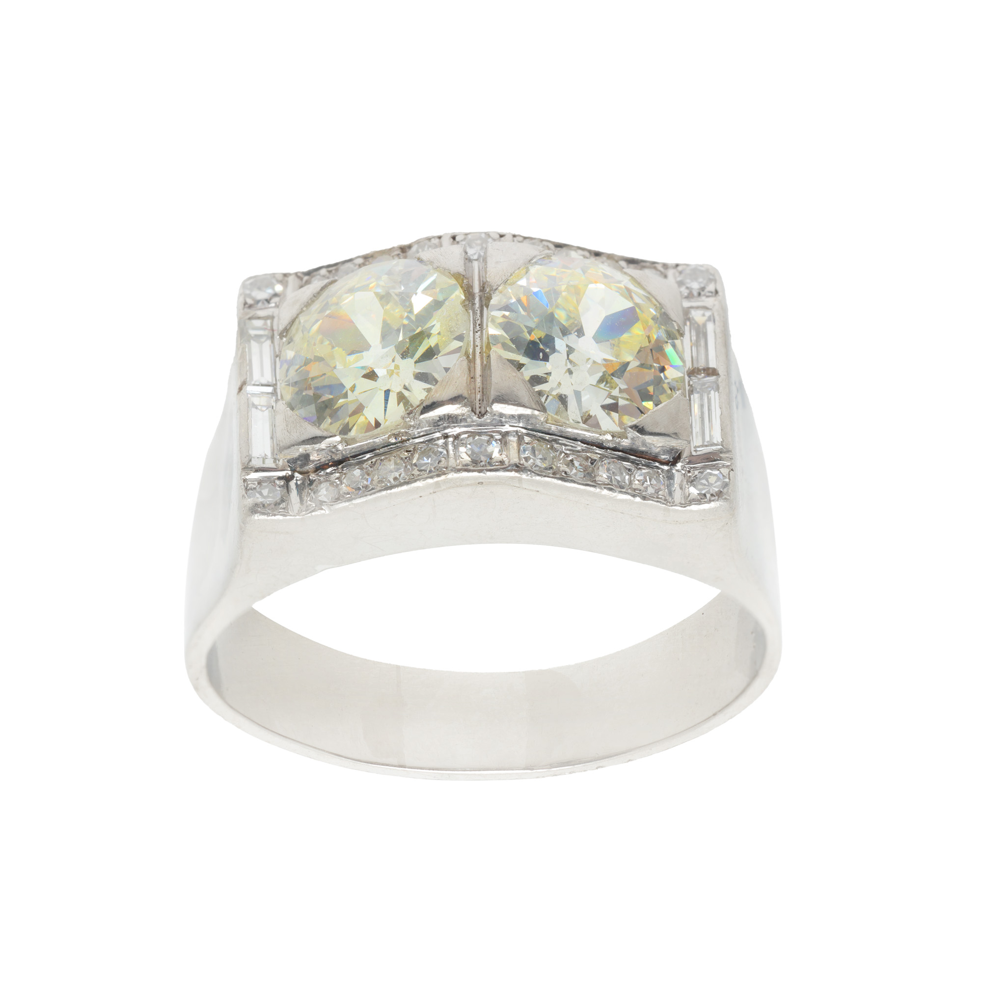 Art Deco platinum ring, adorned with diamonds, accompanied by additional gemological certificate