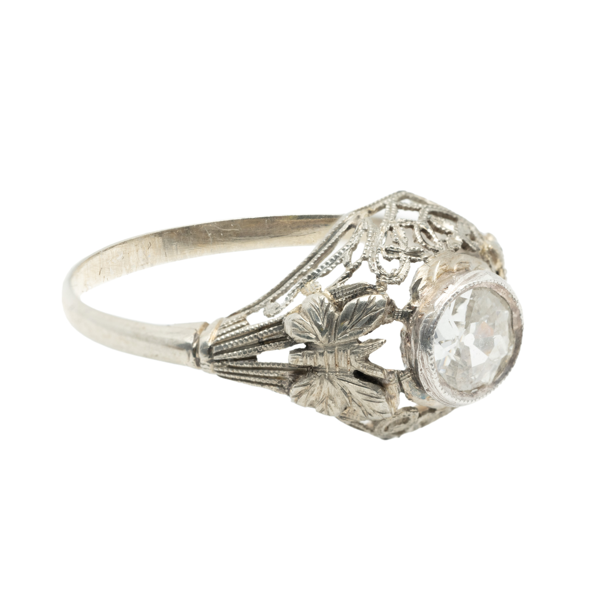 White gold ring, in Art Nouveau style, decorated with diamond
