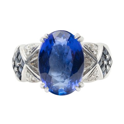 White gold ring, decorated with central tanzanite, diamonds and sapphires