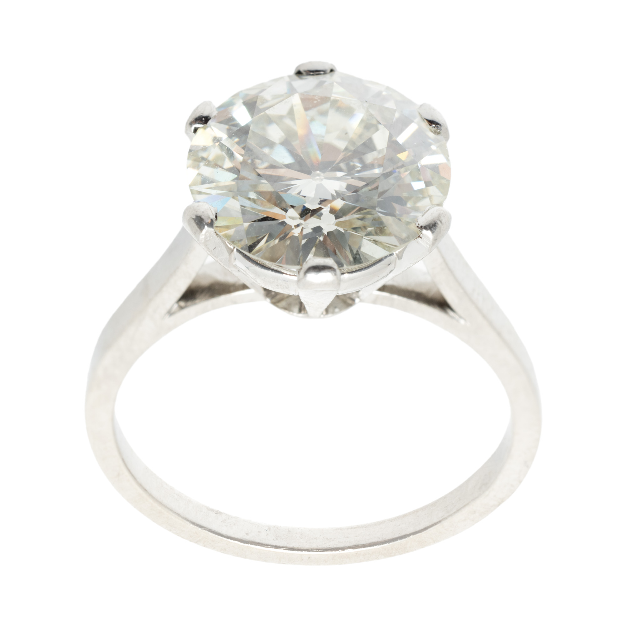 Splendid inel din platină, decorat cu diamant solitaire de 4,5 ct.