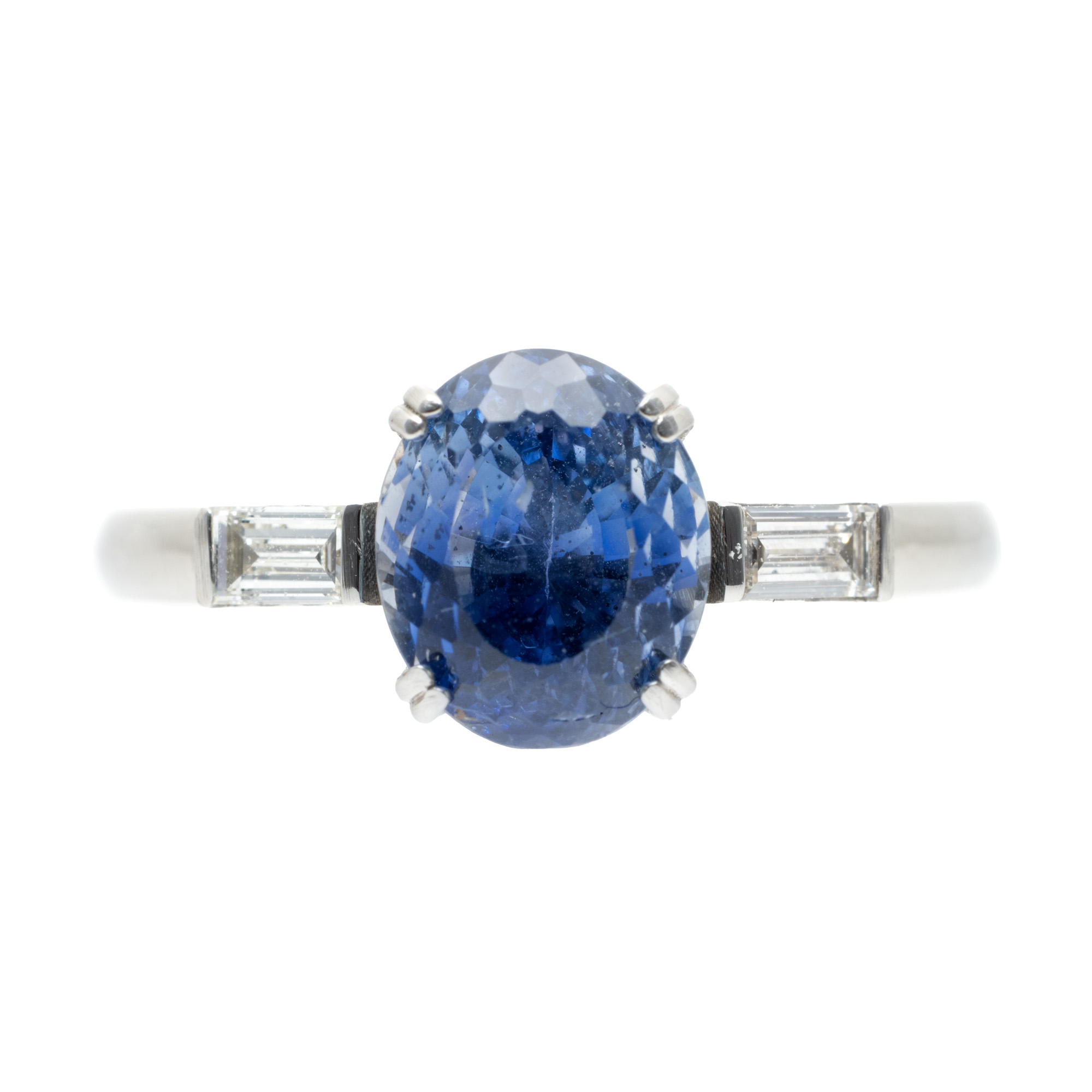 Platinum ring, decorated with a sapphire and two baguette diamonds, accompanied by an IGI gemological certificate