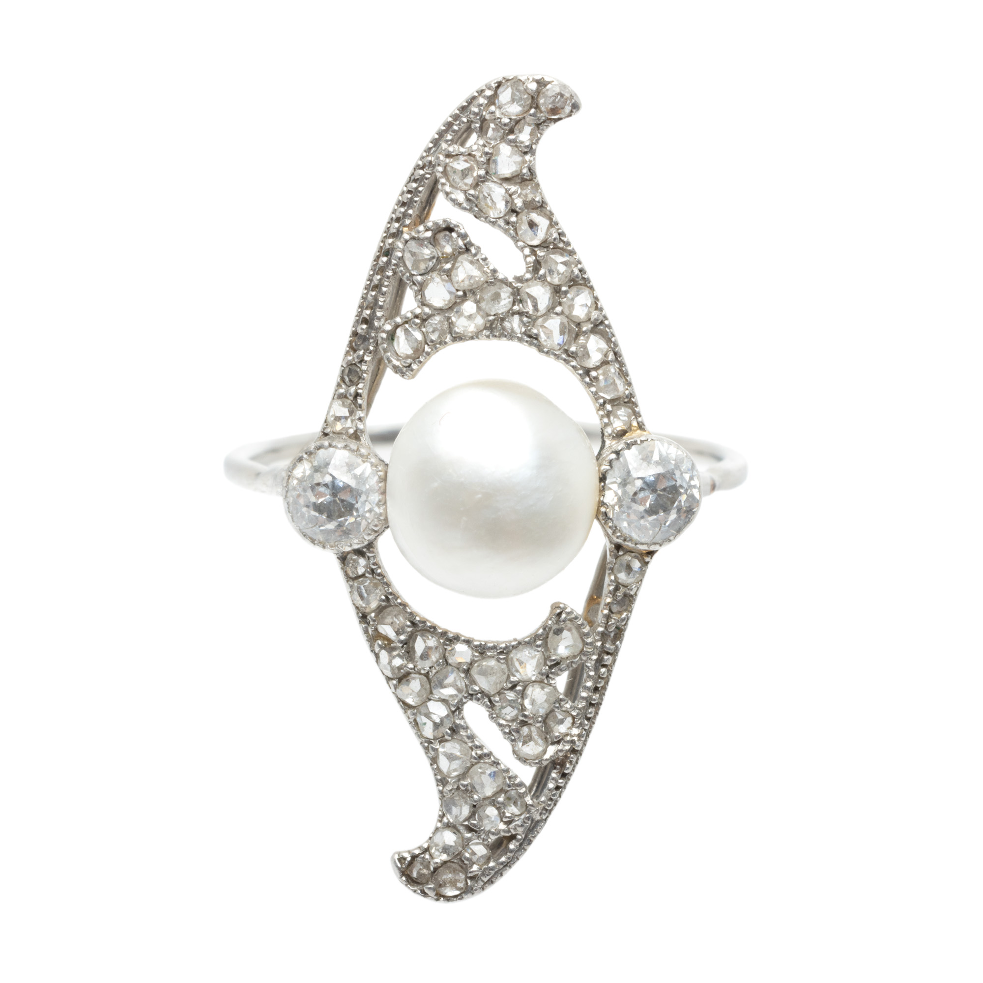 Joseph Resch & Sons Ring, Royal House Supplier, made of platinum, in Art Deco style, decorated with pearl and diamonds, accompanied by the original box