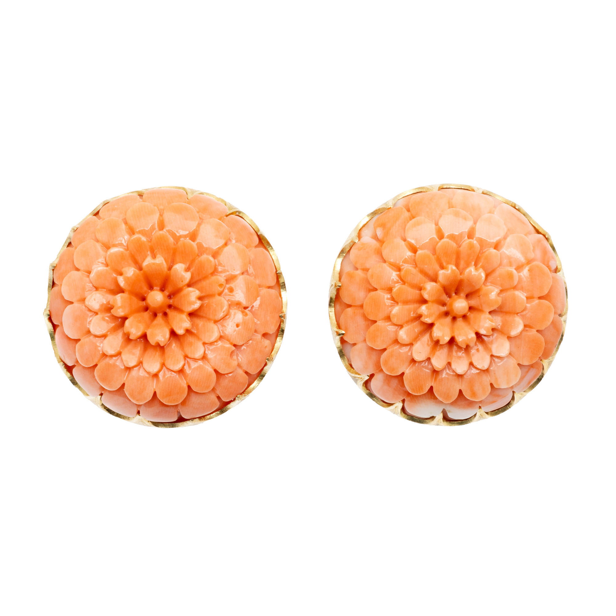 Pereche de cercei Mario Buccellati, din aur, decorată cu coral natural sculptat, cca. 1950, însoțită de certificat gemologic suplimentar