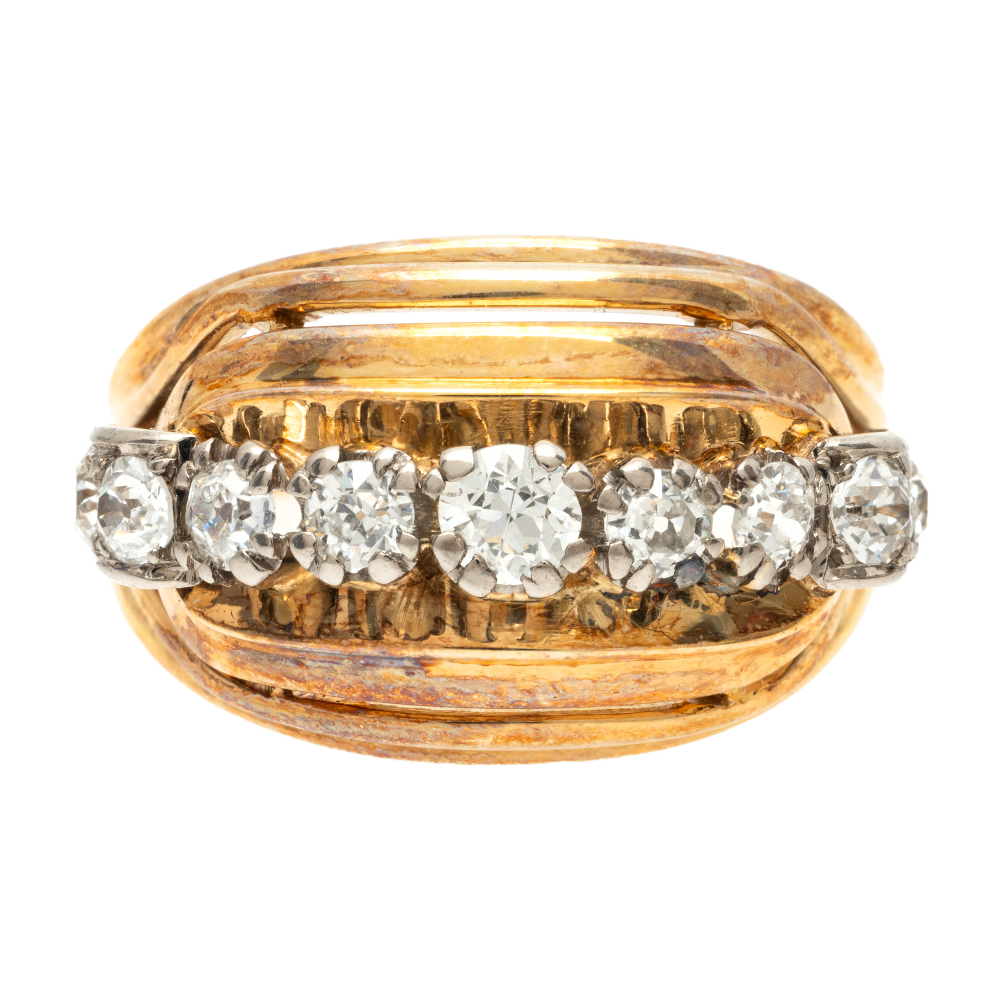 Gold ring, decorated with nine diamonds