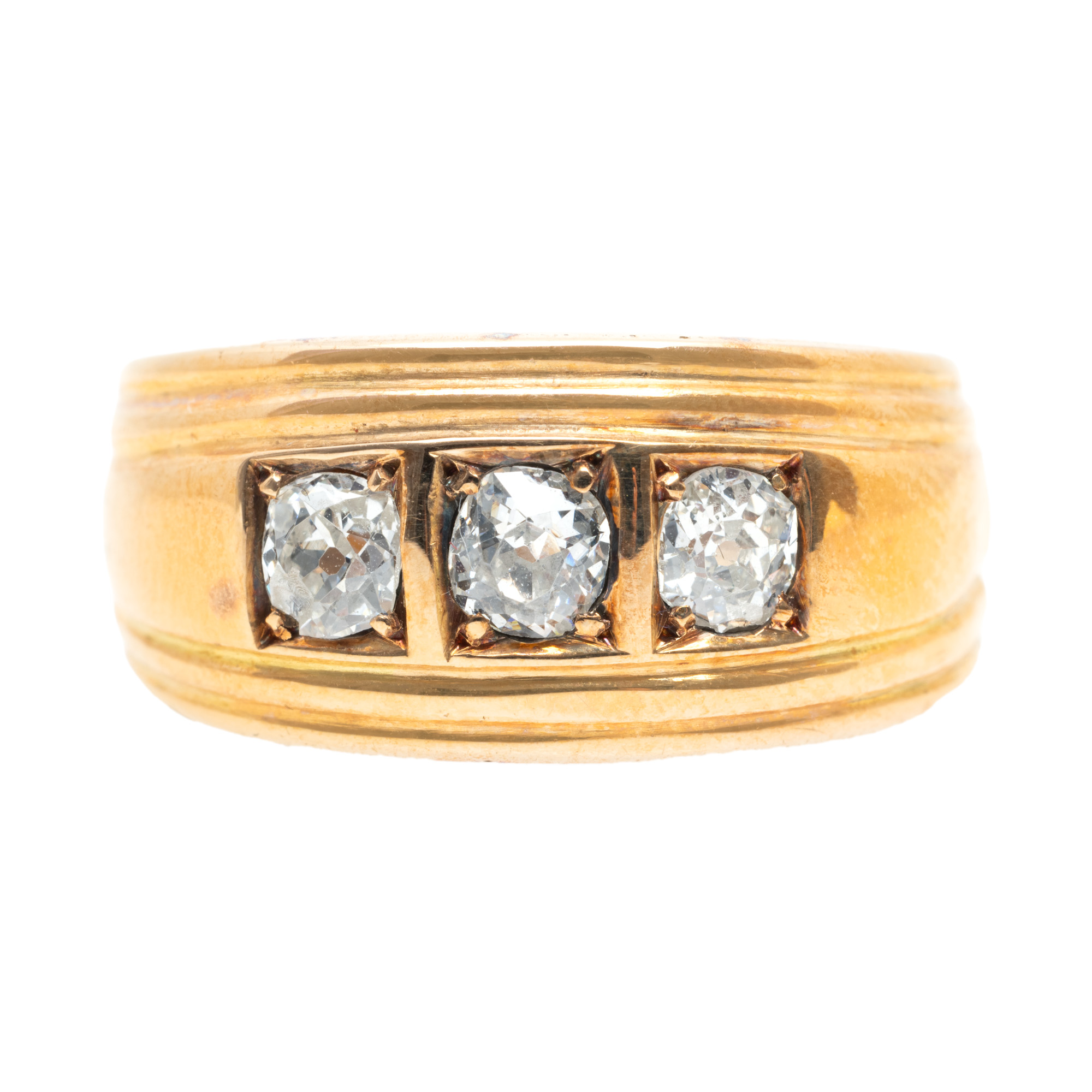 Gold ring, decorated with a triad of diamonds